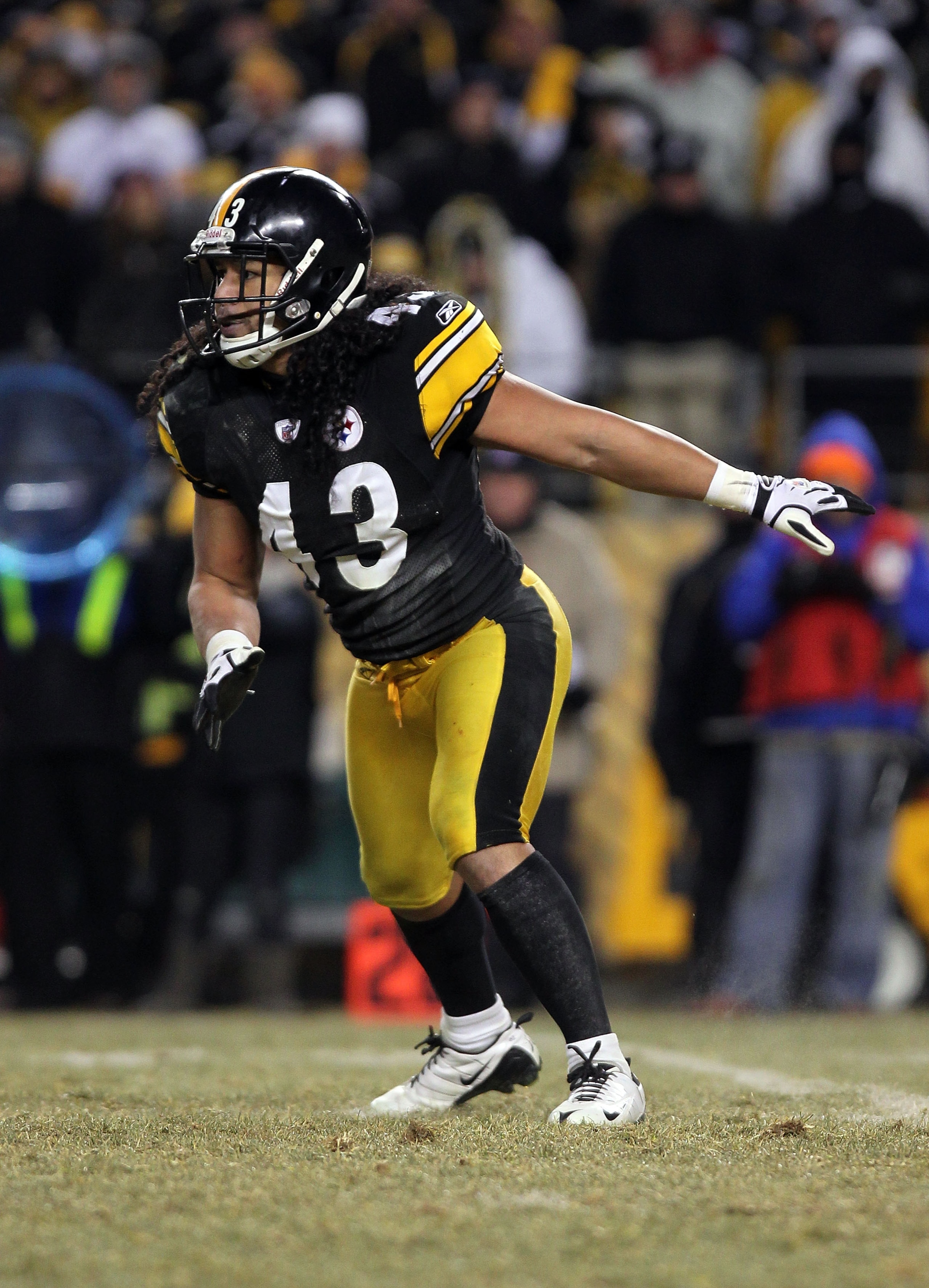 PITTSBURGH, PA - JANUARY 23:  Troy Polamalu #43 of the Pittsburgh Steelers lines up on defense against the New York Jets during the 2011 AFC Championship game at Heinz Field on January 23, 2011 in Pittsburgh, Pennsylvania. The Steelers won 24-19.  (Photo
