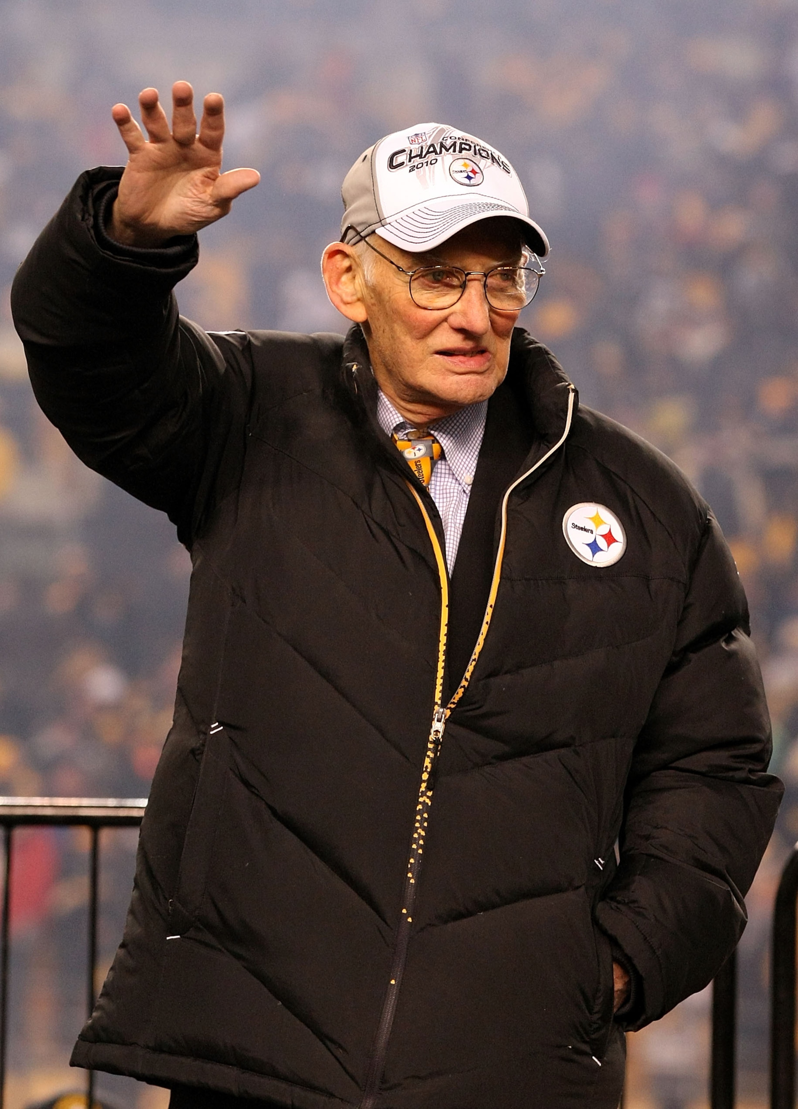 PITTSBURGH, PA - JANUARY 23:  Owner Dan Rooney of the Pittsburgh Steelers celebrates their 24 to 19 win over the New York Jets in the 2011 AFC Championship game at Heinz Field on January 23, 2011 in Pittsburgh, Pennsylvania.  (Photo by Al Bello/Getty Imag
