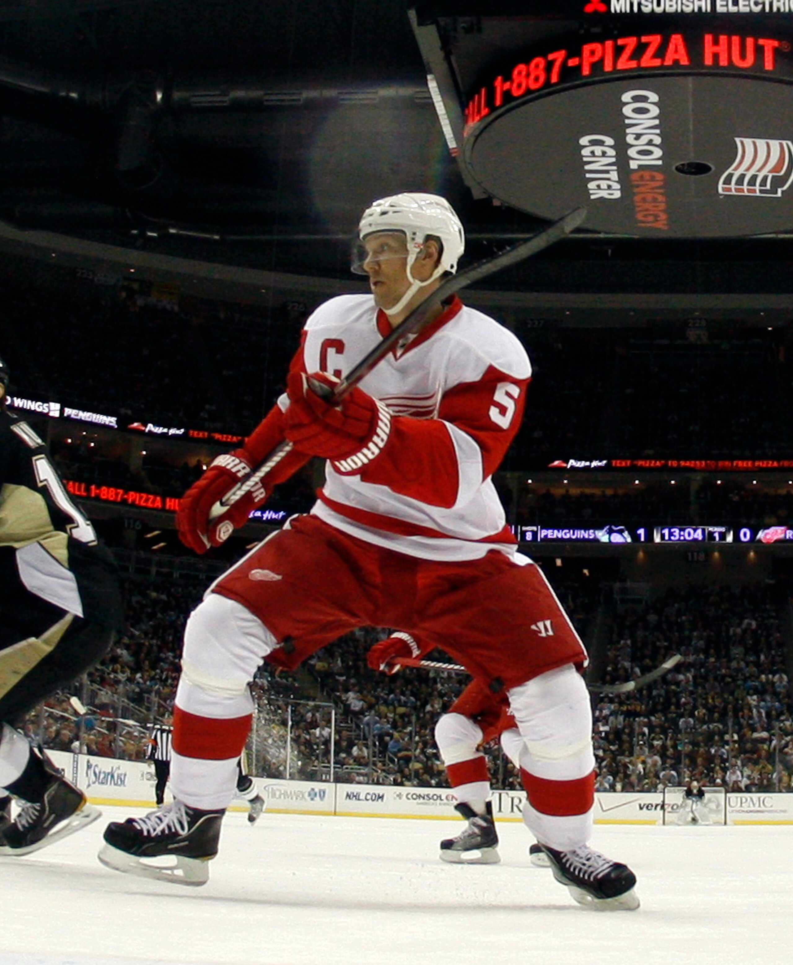 PITTSBURGH, PA - JANUARY 18:  Nicklas Lidstrom #5 of the Detroit Red Wings skates against the Pittsburgh Penguins at Consol Energy Center on January 18, 2011 in Pittsburgh, Pennsylvania.  (Photo by Justin K. Aller/Getty Images)