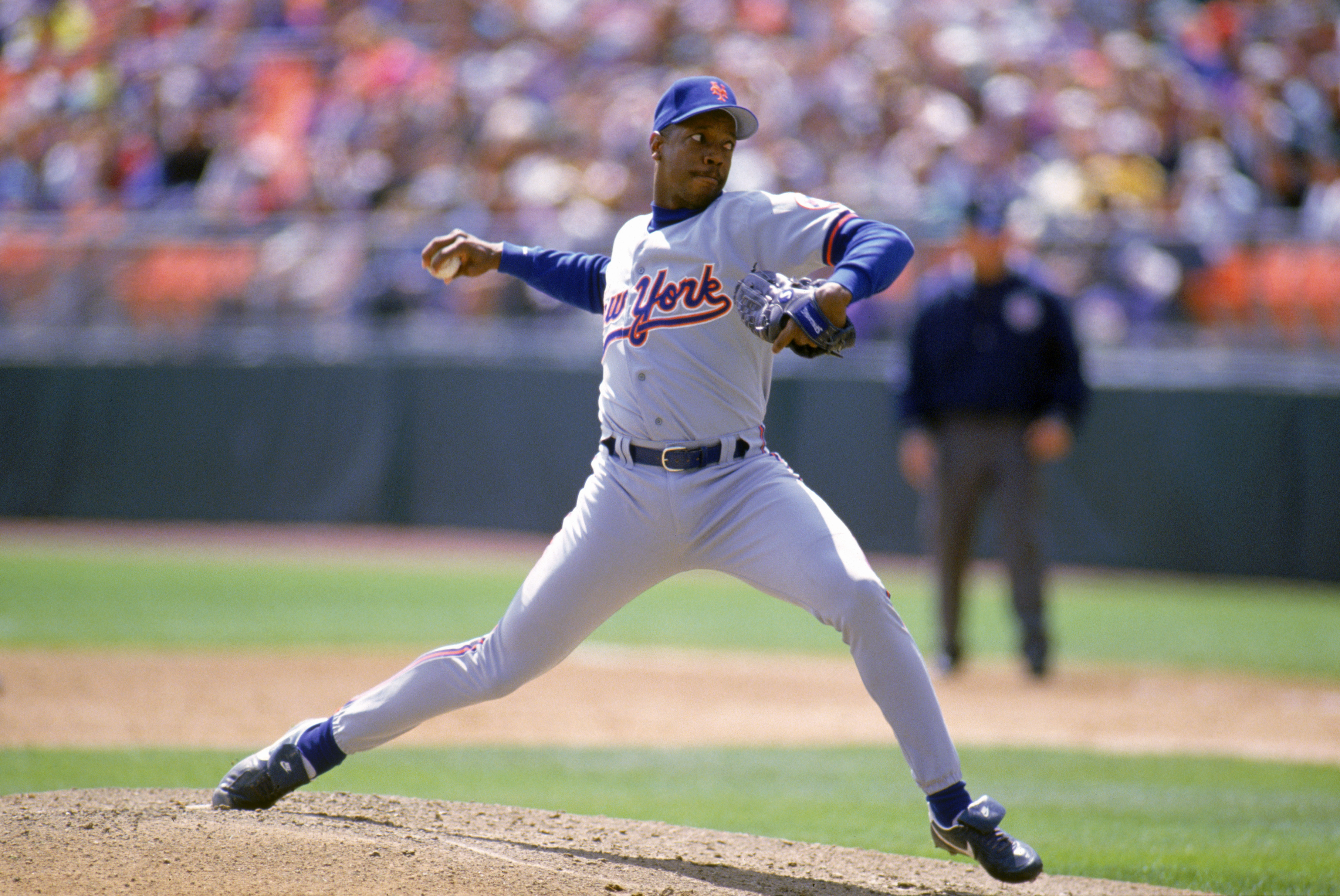 Dwight 'Doc' Gooden Signed New York Mets Pitching Grey Jersey Action 8x10  Photo - Schwartz Authentic