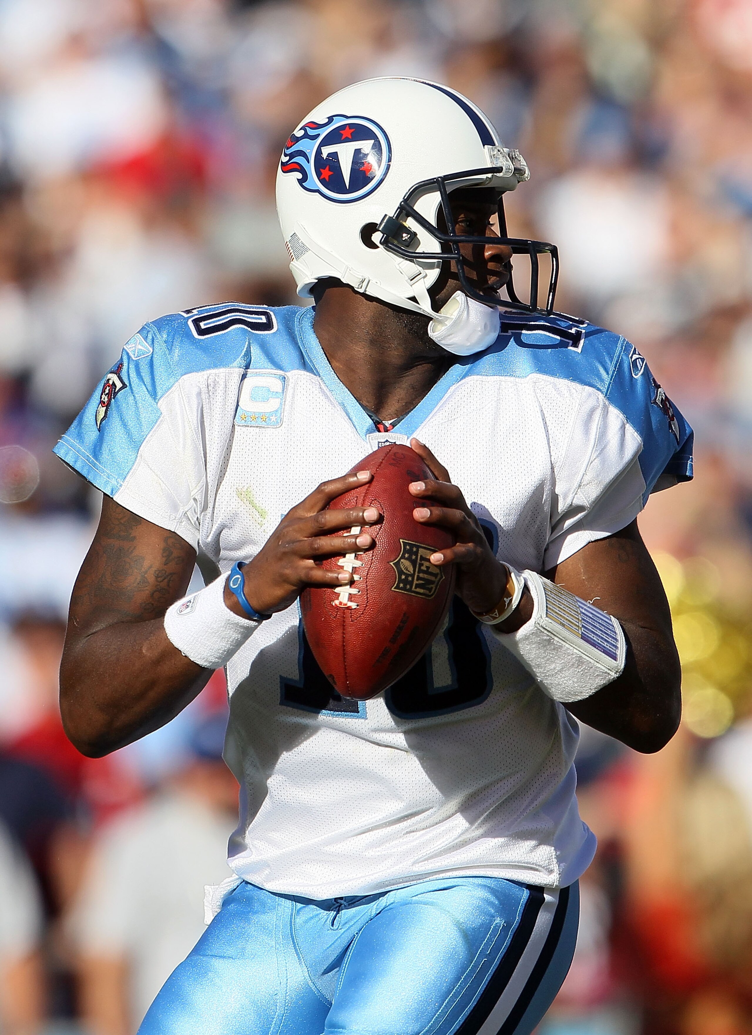SAN DIEGO - OCTOBER 31: Quarterback Vince Young #10 of the Tennessee Titans drops back to pass against the San Diego Chargers in the game at Qualcomm Stadium on October 31, 2010 in San Diego, California. The Chargers defeated the Titans 33-25. (Photo by SAN DIEGO - OCTOBER 31: Quarterback Vince Young #10 of the Tennessee Titans drops back to pass against the San Diego Chargers in the game at Qualcomm Stadium on October 31, 2010 in San Diego, California. The Chargers defeated the Titans 33-25. (Photo by