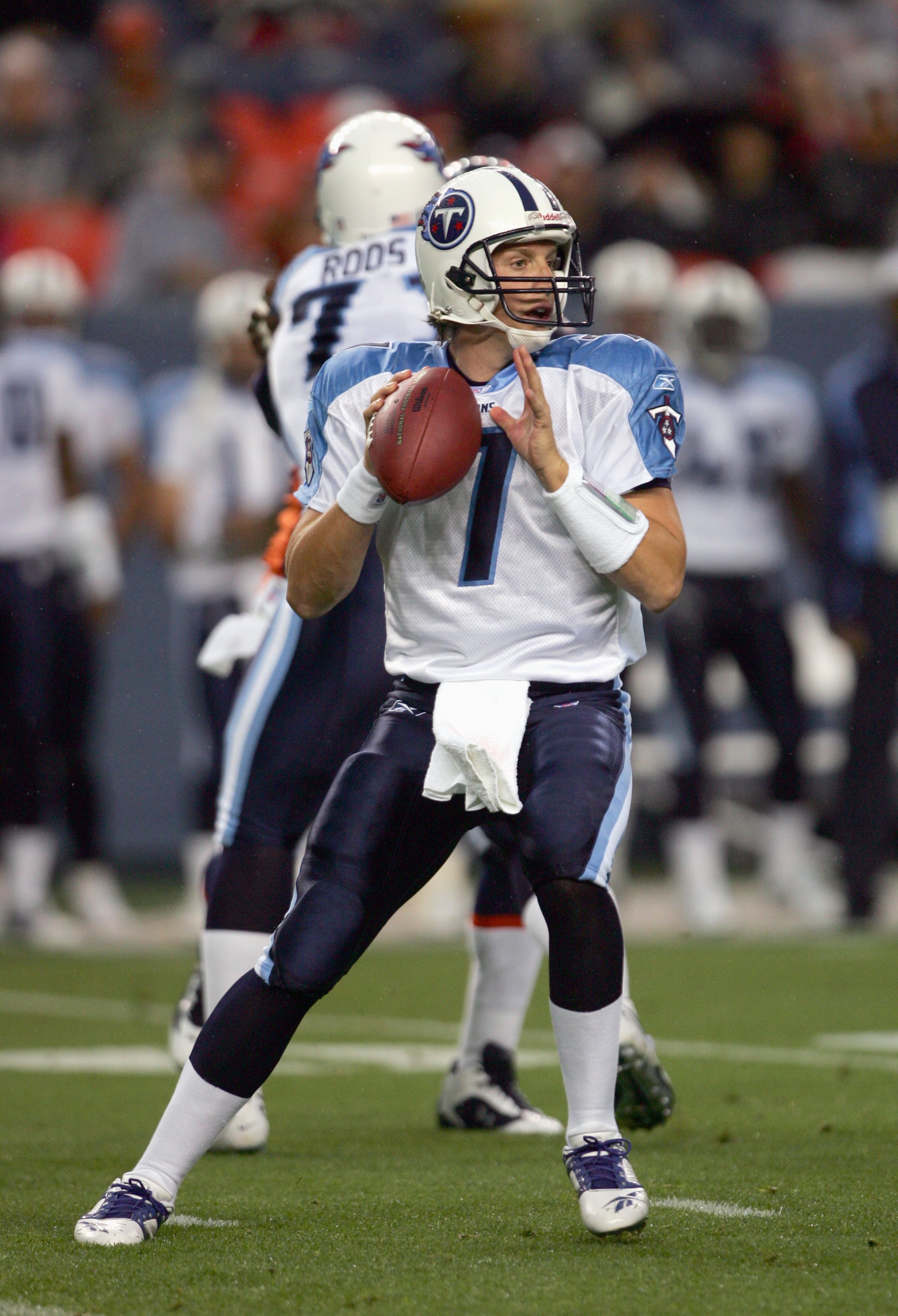 DENVER - AUGUST 19: Billy Volek #7 of the Tennessee Titans looks to pass against the Denver Broncos during preseason NFL action on August 19, 2006 at Mile High Stadium at Invesco Field in Denver, Colorado. (Photo by Doug Pensinger/Getty Images)