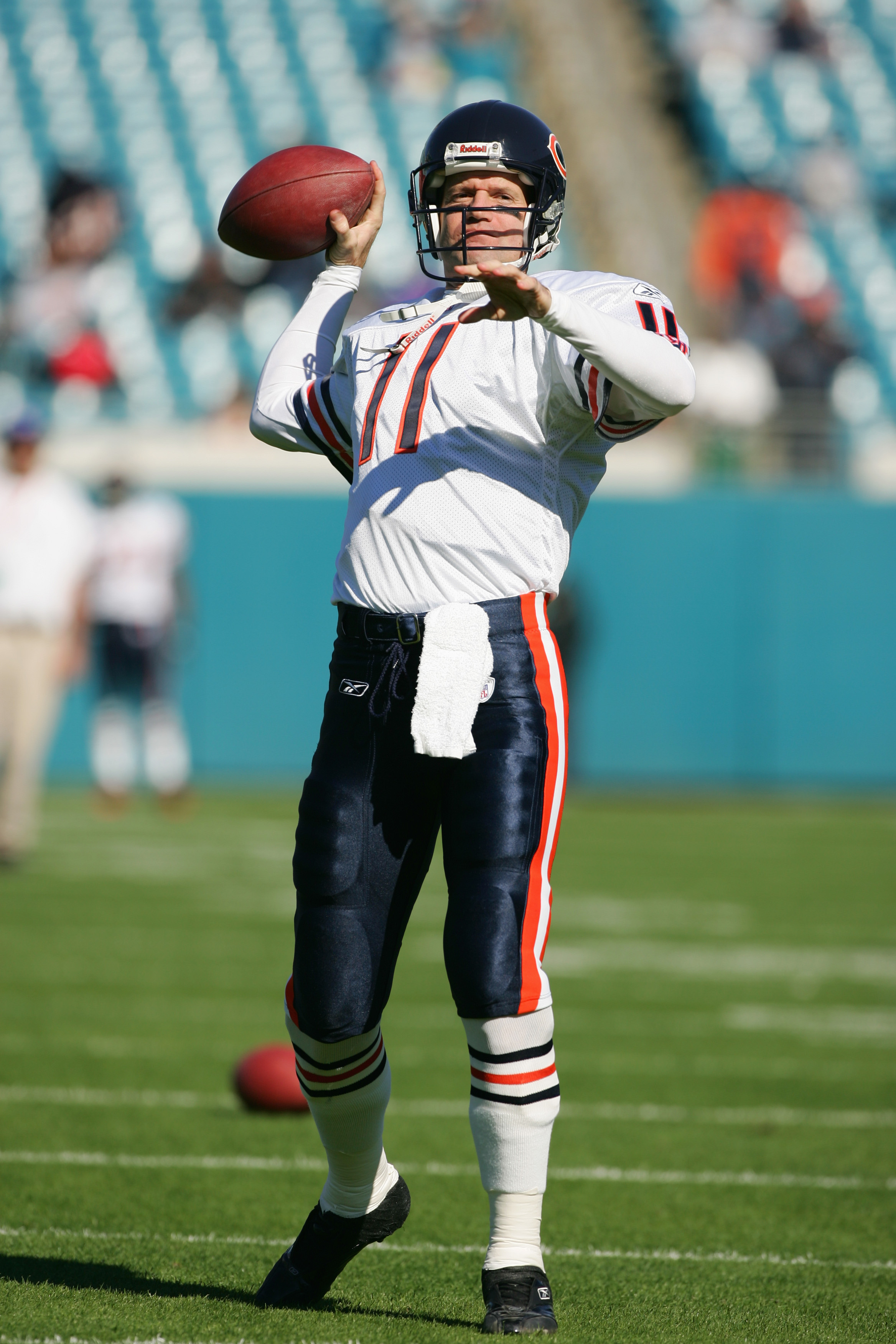 Recently signed QB Jeff George of the Chicago Bears warms up prior to