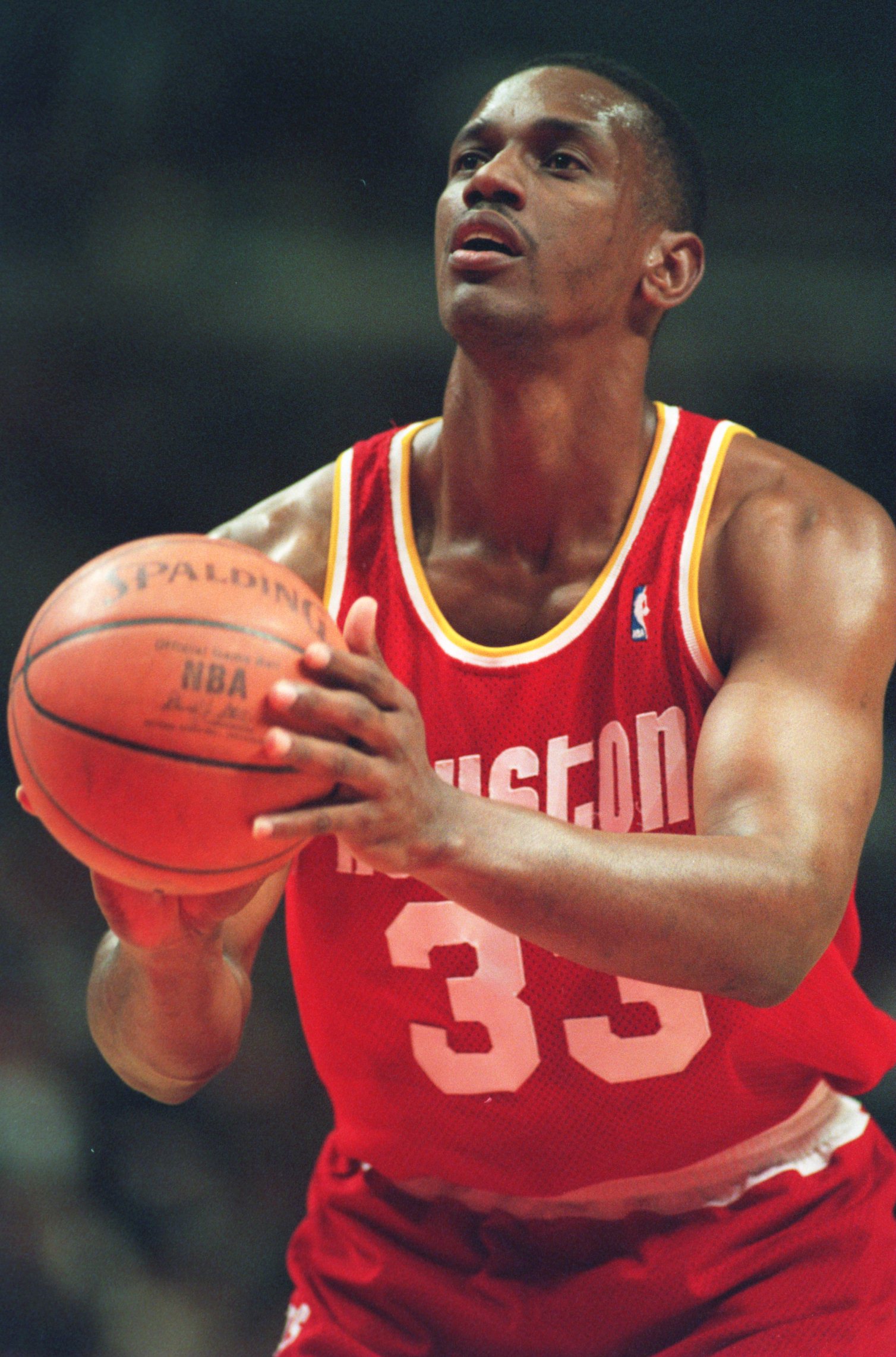 22 Jan 1995: HOUSTON ROCKETS FORWARD OTIS THORPE ATTEMPTS TO SHOOT A FREE THROUGH SHOT DURING THE ROCKETS 100-81 LOSS TO THE CHICAGO BULLS.