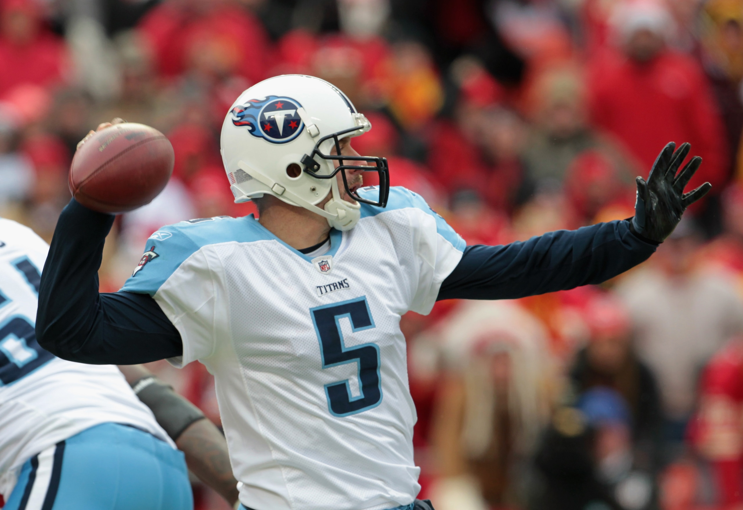KANSAS CITY, MO - DECEMBER 26:  Quarterback Kerry Collins #5 of the Tennessee Titans in action during the game against the Kansas City Chiefs on December 26, 2010 at Arrowhead Stadium in Kansas City, Missouri.  (Photo by Jamie Squire/Getty Images)