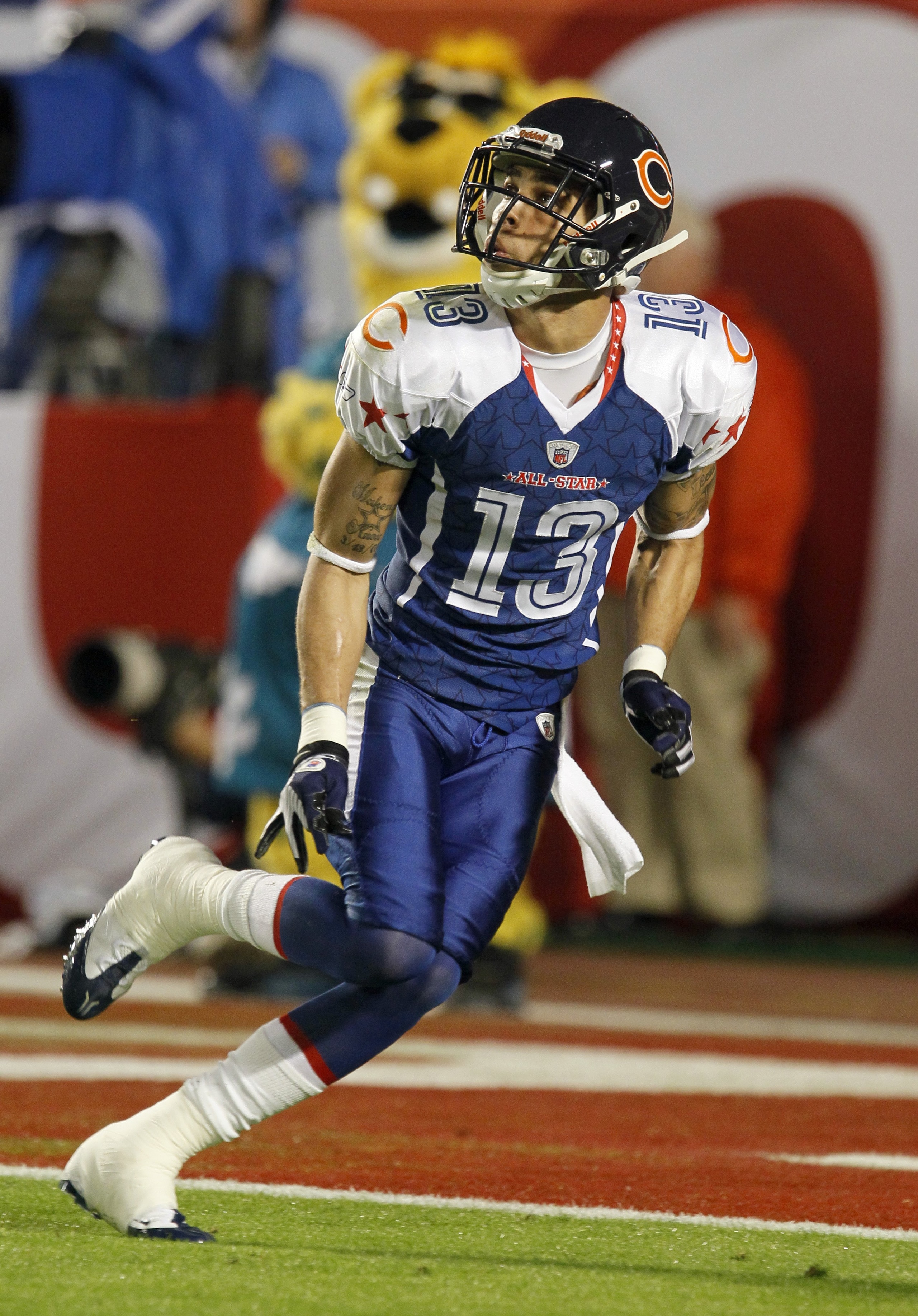 MIAMI GARDENS, FL - JANUARY 31:  Johnny Knox #13 of the NFC's Chicago Bears looks to catch the ball during the 2010 AFC-NFC Pro Bowl game at Sun Life Stadium on January 31, 2010 in Miami Gardens, Florida. The AFC defeated the NFC 41-34. (Photo by Scott Ha
