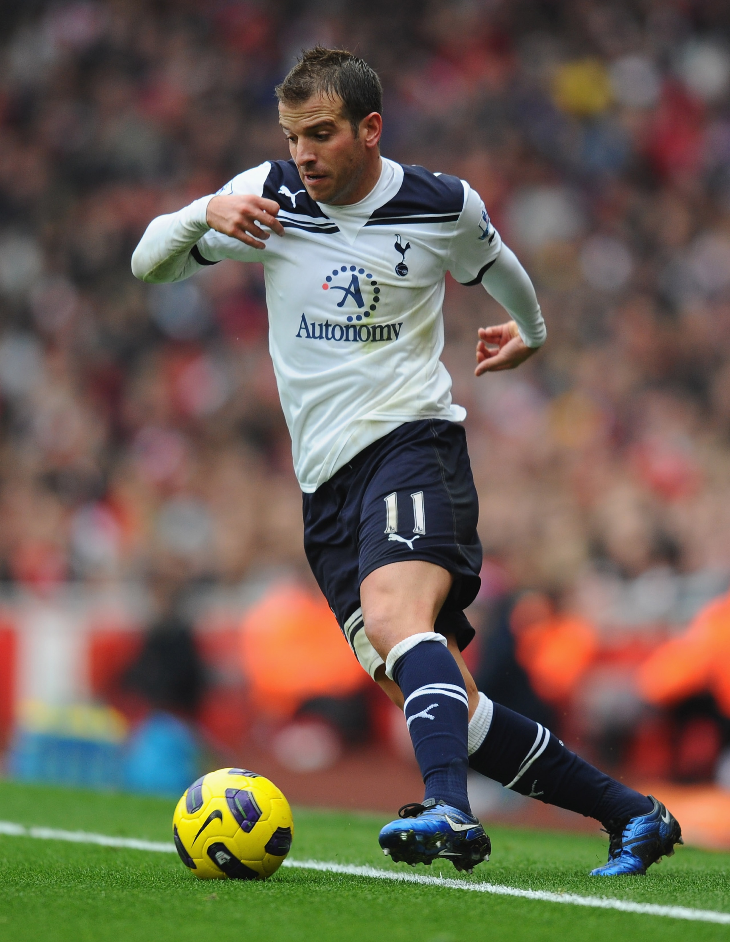 LONDON, ENGLAND - NOVEMBER 20:  Rafael Van Der Vaart of Tottenham in action during the Barclays Premier League match between Arsenal and Tottenham Hotspur at the Emirates Stadium on November 20, 2010 in London, England.  (Photo by Mike Hewitt/Getty Images