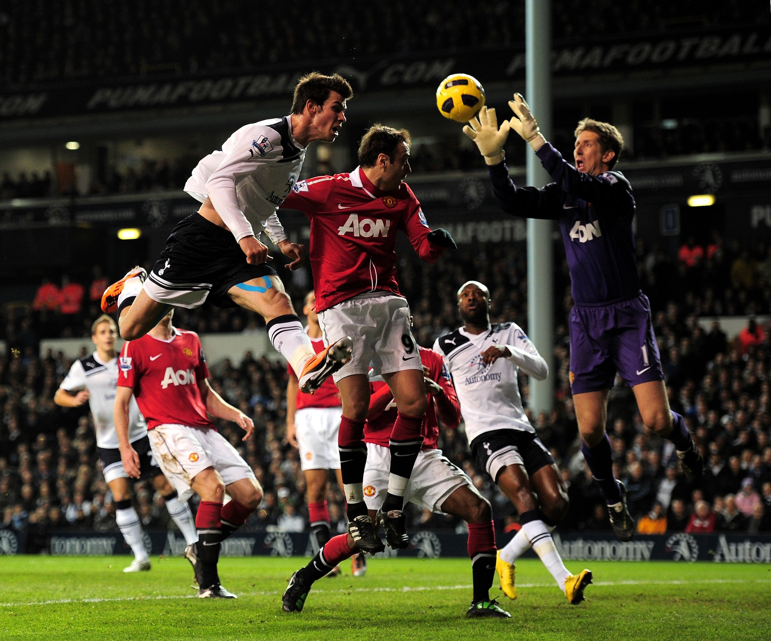 LONDON, ENGLAND - JANUARY 16:  Goalkeeper Edwin van der Saar of Manchester United gathers the balls as Gareth Bale of Spurs fails to get on the end of a cross during the Barclays Premier League match between Tottenham Hotspur and Manchester United at Whit