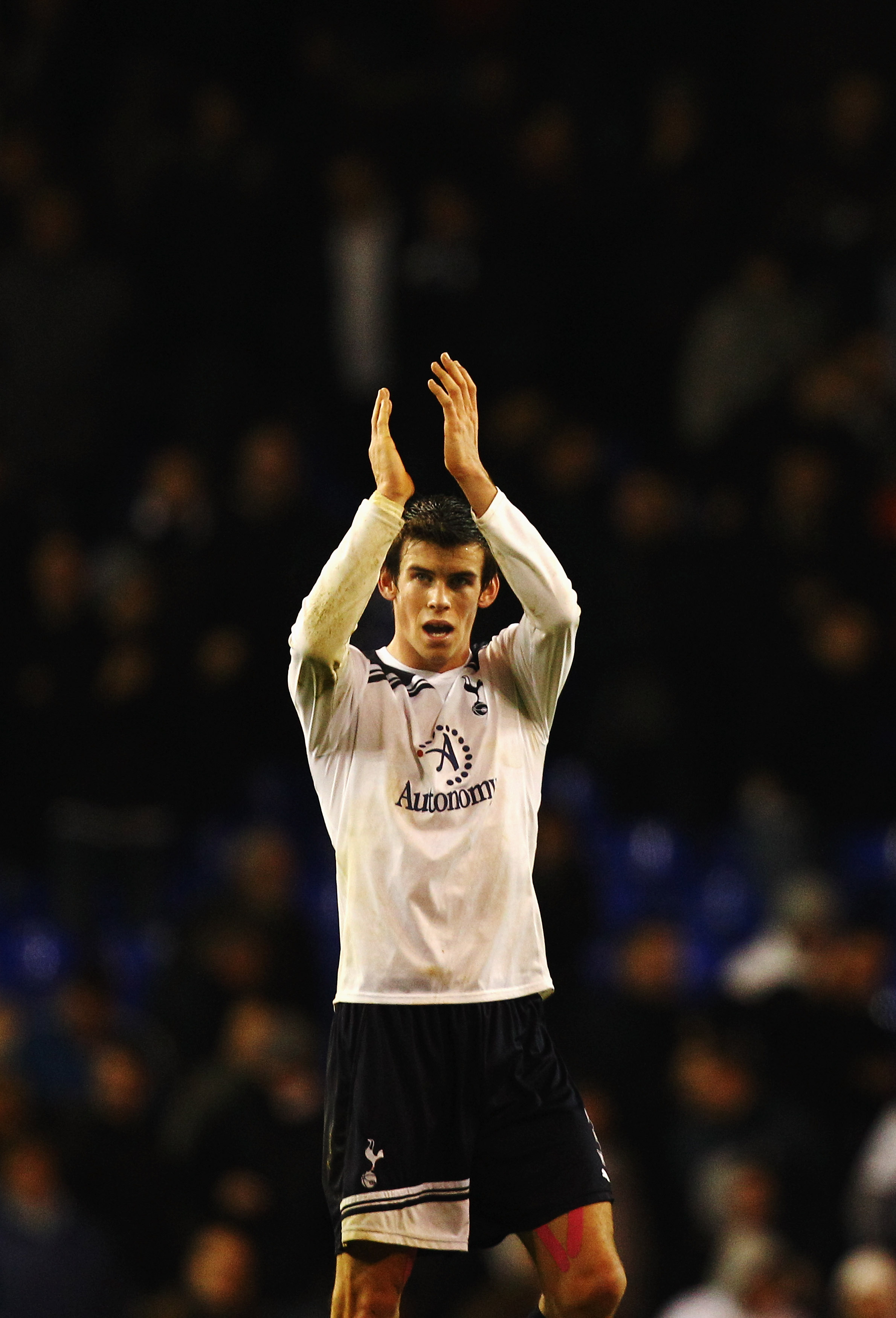LONDON, UNITED KINGDOM - JANUARY 01:  Gareth Bale of Tottenham Hotspur applauds the home crowd following the Barclays Premier League match between Tottenham Hotspur and Fulham at White Hart Lane on January 1, 2011 in London, England.  (Photo by Richard He