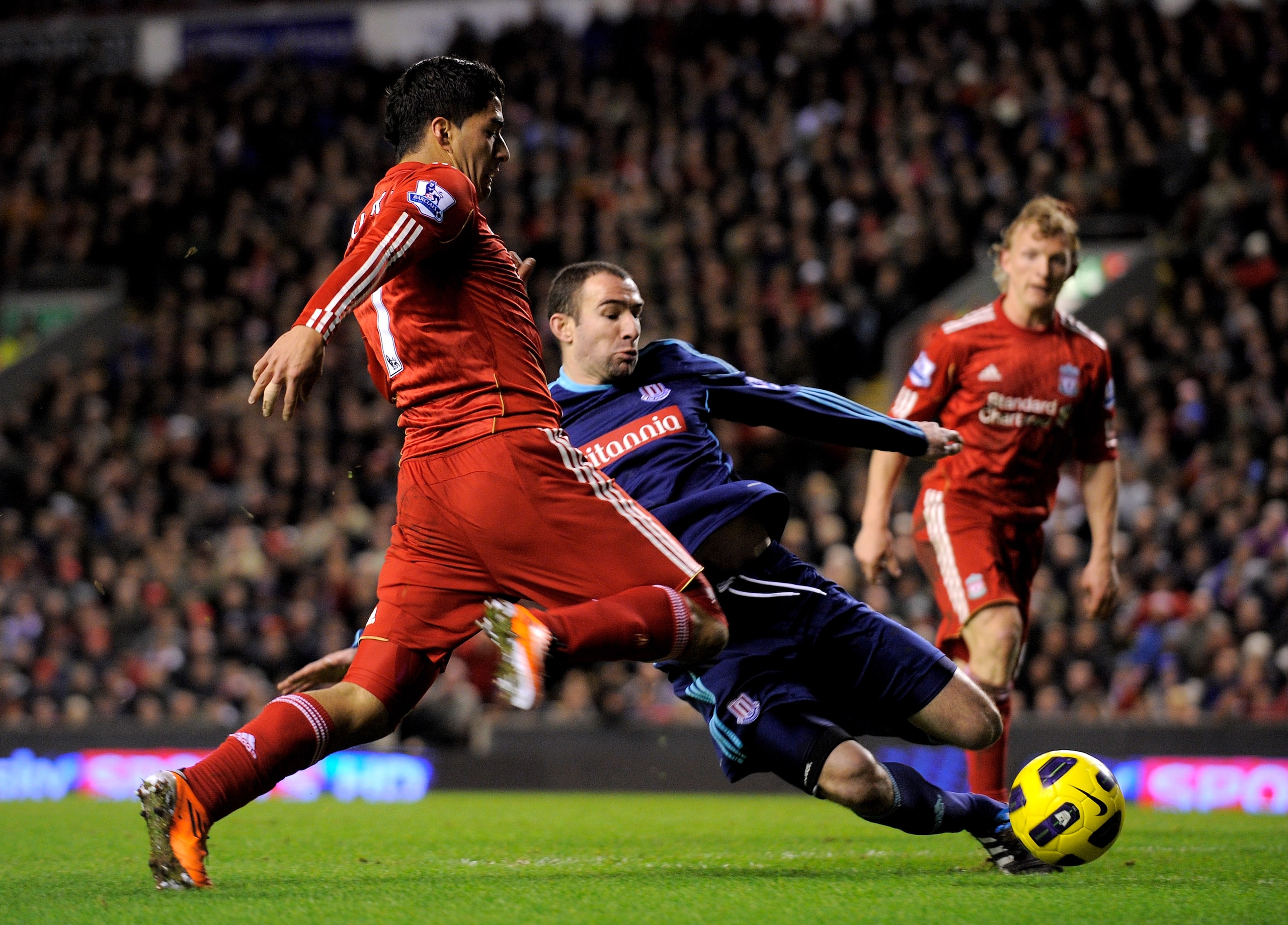 LIVERPOOL, ENGLAND - FEBRUARY 02:  Luis Suarez of Liverpool is challenged by Danny Higginbotham of Stoke City during the Barclays Premier League match between Liverpool and Stoke City at Anfield on February 2, 2011 in Liverpool, England.  (Photo by Michae
