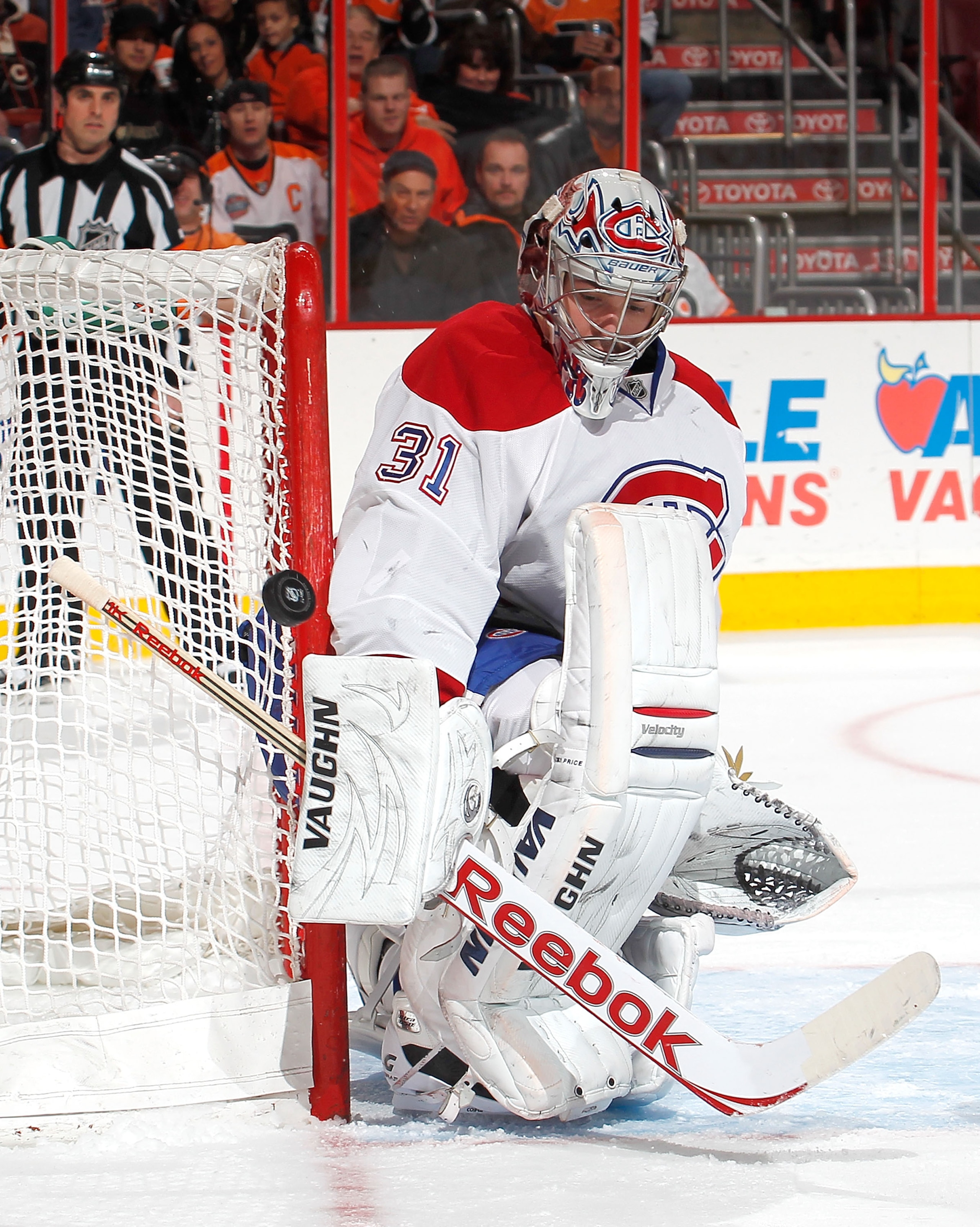 PHILADELPHIA, PA - JANUARY 25: Goalie Carey Price #31 of the Montreal Canadiens makes a save in an NHL hockey game against the Philadelphia Flyers at the Wells Fargo Center on January 25, 2011 in Philadelphia, Pennsylvania. (Photo by Paul Bereswill/Gett PHILADELPHIA, PA - JANUARY 25: Goalie Carey Price #31 of the Montreal Canadiens makes a save in an NHL hockey game against the Philadelphia Flyers at the Wells Fargo Center on January 25, 2011 in Philadelphia, Pennsylvania. (Photo by Paul Bereswill/Gett