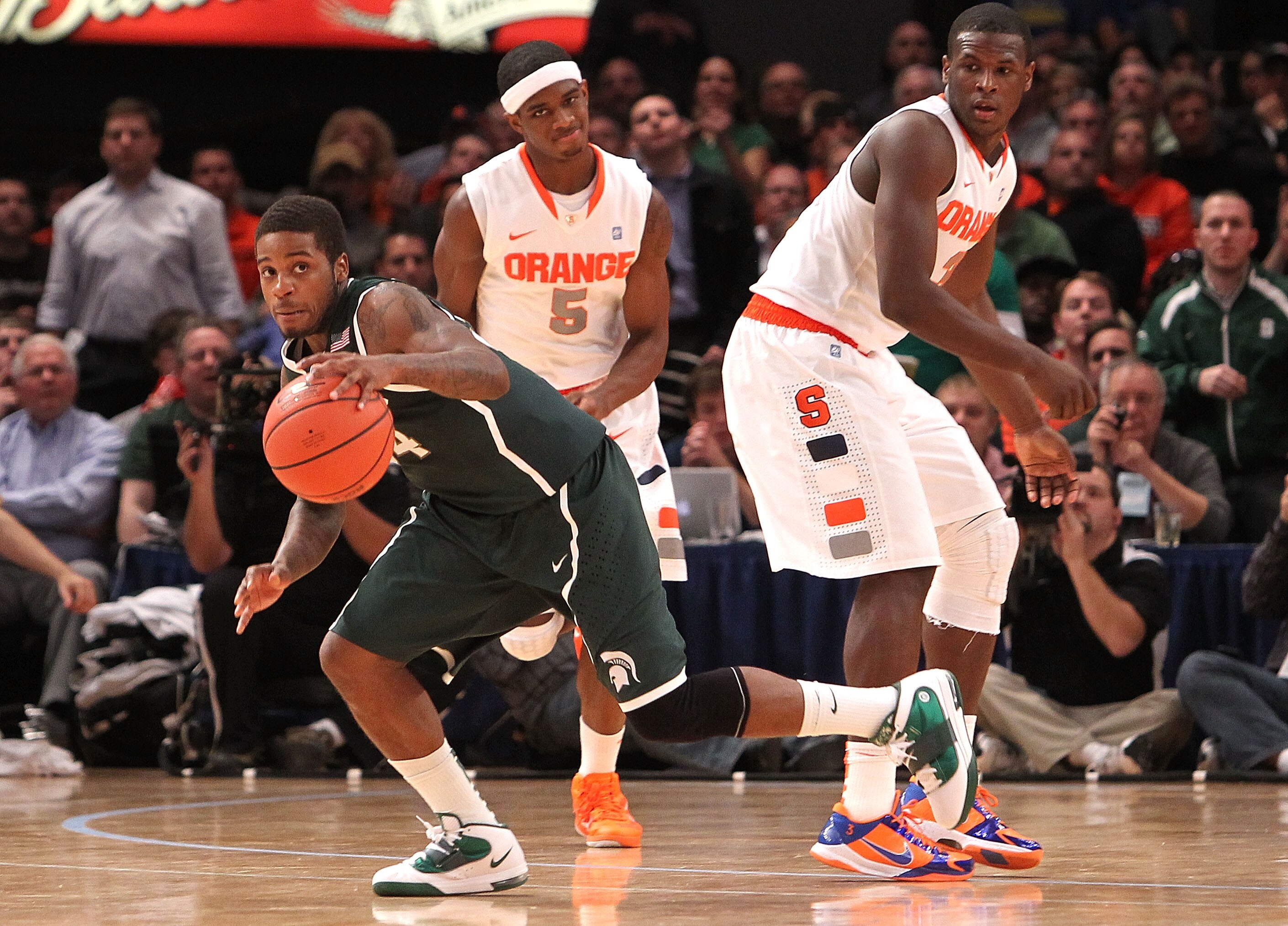 NEW YORK, NY - DECEMBER 07: Korie Lucious #34 of the Michigan Spartans dribbles the ball agaisnt Syracuse Orange during their game at the Jimmy V Classic at Madison Square Garden on December 7, 2010 in New York City.  (Photo by Nick Laham/Getty Images)