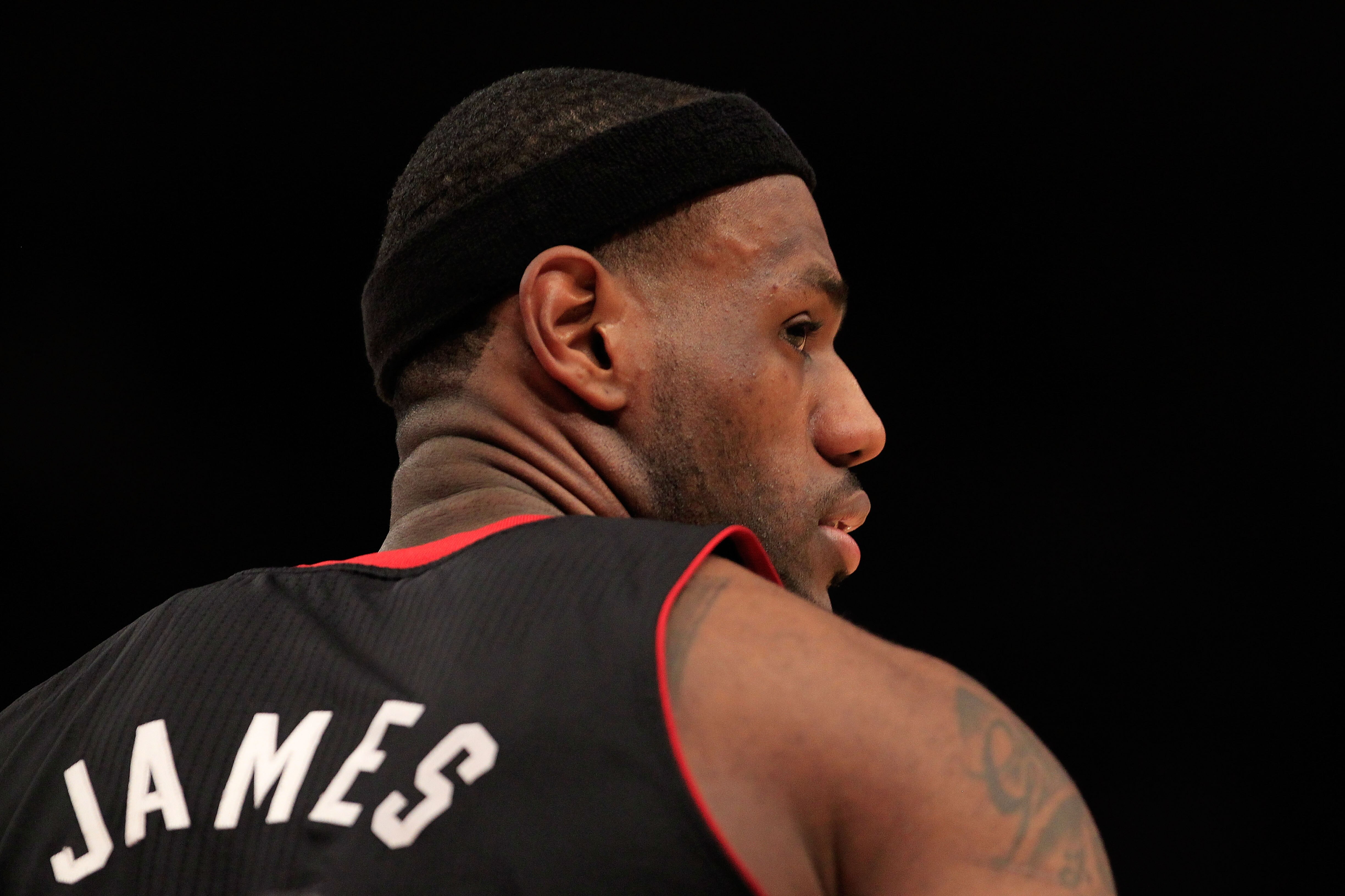 NEW YORK, NY - JANUARY 27:  LeBron James #6 of the Miami Heat on the court against the New York Knicks at Madison Square Garden on January 27, 2011 in New York City. NOTE TO USER: User expressly acknowledges and agrees that, by downloading and/or using th