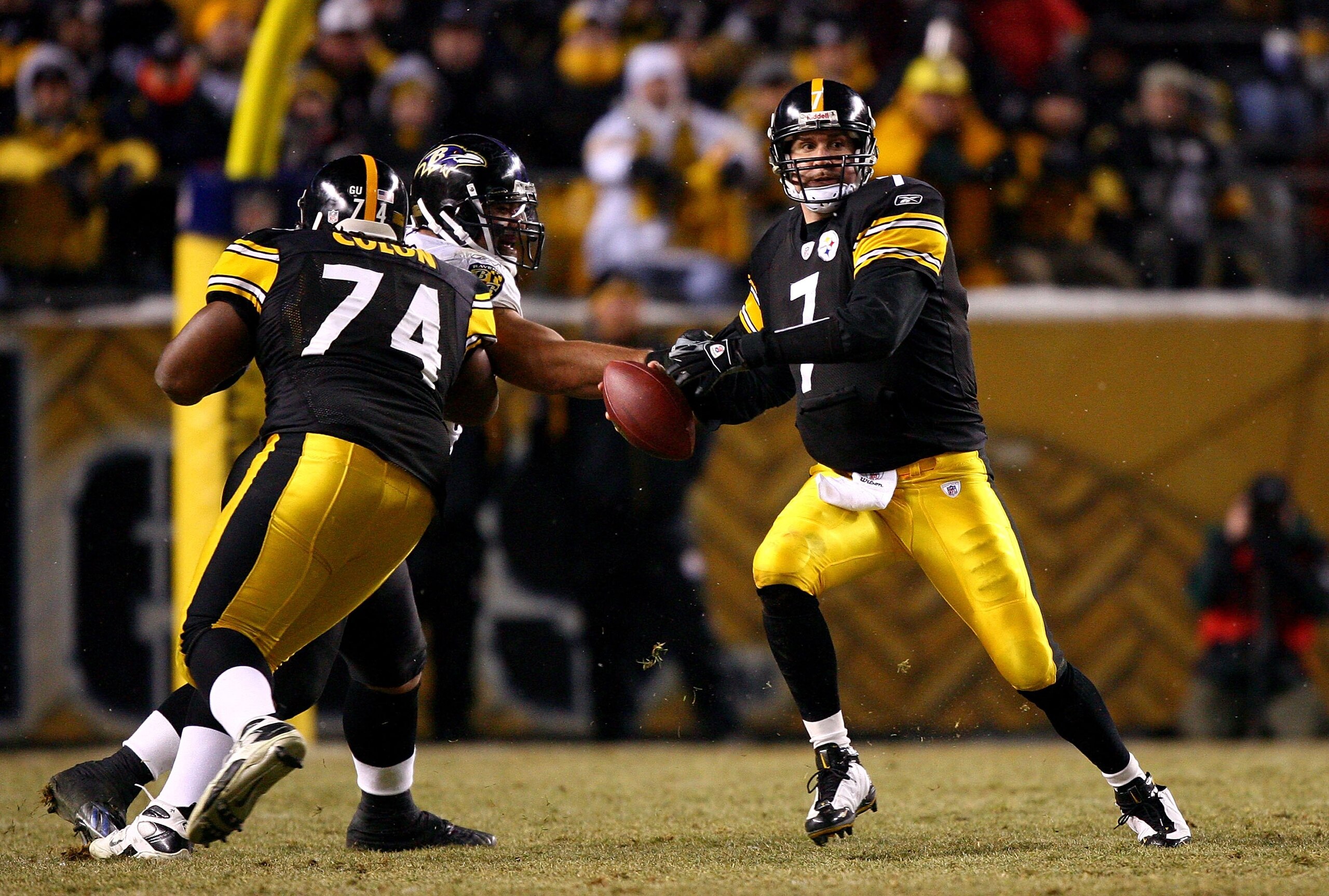 PITTSBURGH - JANUARY 18: Ben Roethlisberger #7 of the Pittsburgh Steelers looks to pass as he receives protection from tackle Willie Colon #74 against the Baltimore Ravens during the AFC Championship game on January 18, 2009 at Heinz Field in Pittsburgh, PITTSBURGH - JANUARY 18: Ben Roethlisberger #7 of the Pittsburgh Steelers looks to pass as he receives protection from tackle Willie Colon #74 against the Baltimore Ravens during the AFC Championship game on January 18, 2009 at Heinz Field in Pittsburgh,