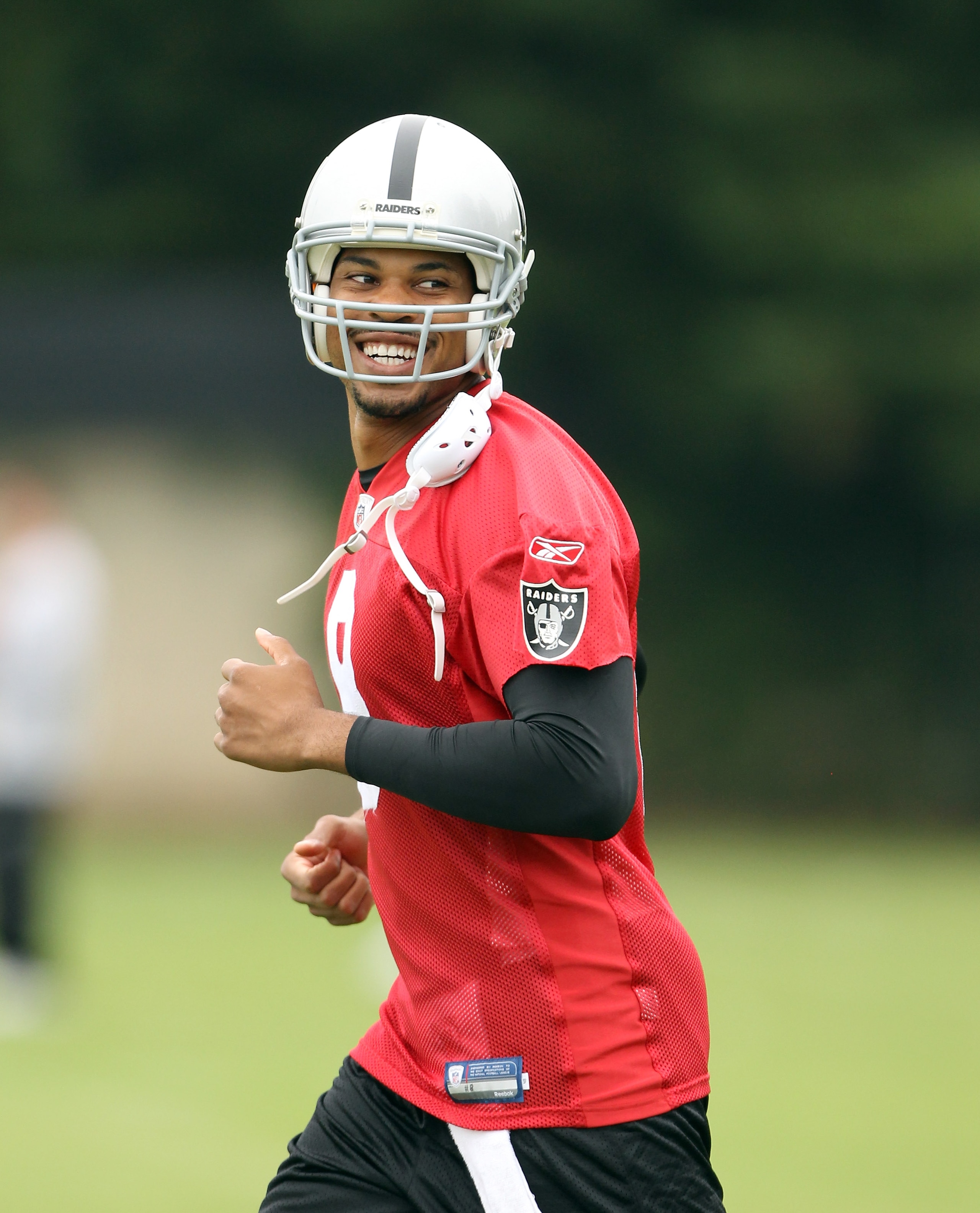 NAPA, CA - AUGUST 01: Jason Campbell #8 of the Oakland Raiders works out during the Raiders training camp at their Napa Valley Training Complex on August 1, 2010 in Napa, California. (Photo by Ezra Shaw/Getty Images) NAPA, CA - AUGUST 01: Jason Campbell #8 of the Oakland Raiders works out during the Raiders training camp at their Napa Valley Training Complex on August 1, 2010 in Napa, California. (Photo by Ezra Shaw/Getty Images)