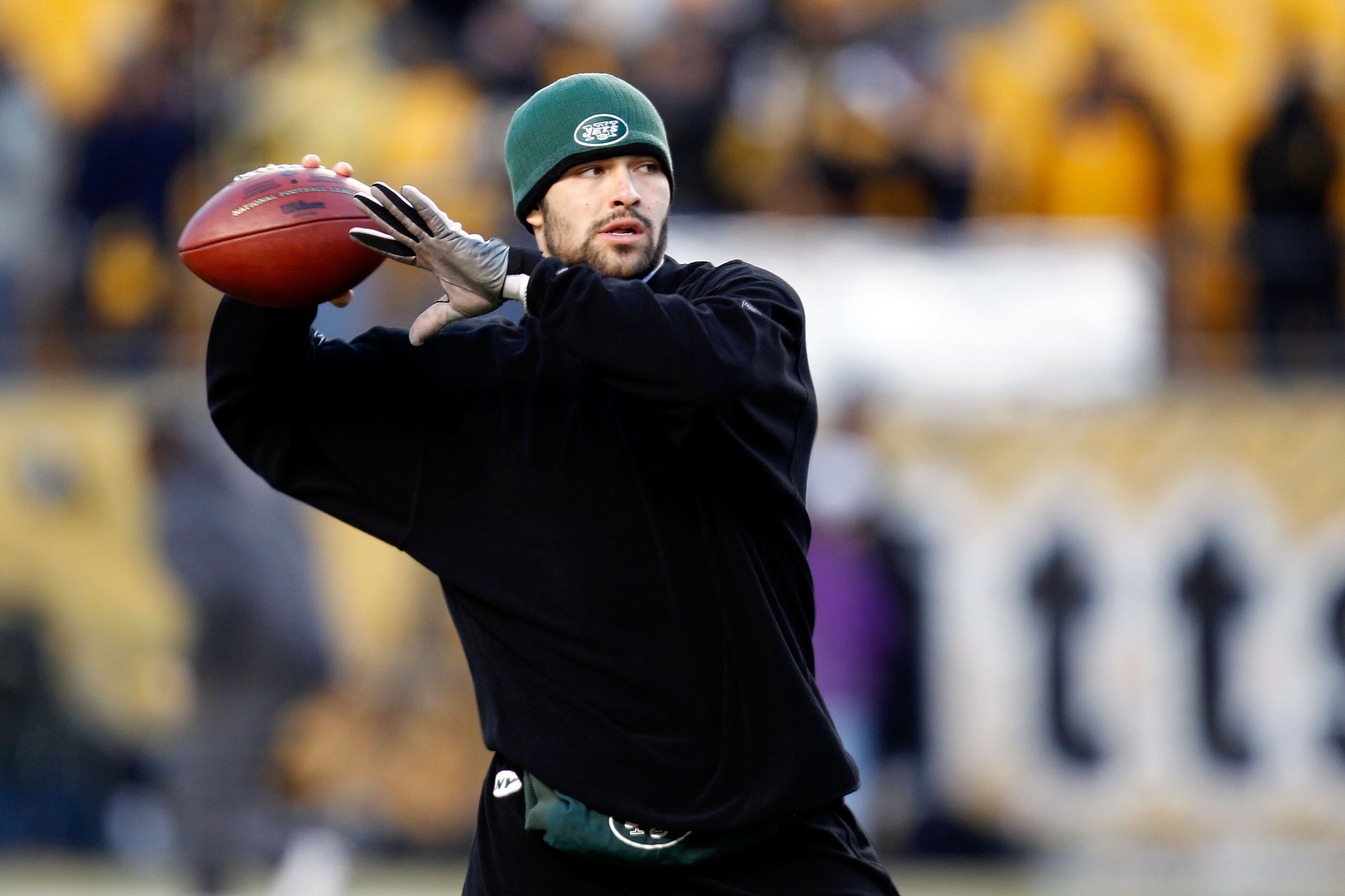PITTSBURGH, PA - JANUARY 23: Quarterback Mark Sanchez #6 of the New York Jets warms up against the Pittsburgh Steelers during the 2011 AFC Championship game at Heinz Field on January 23, 2011 in Pittsburgh, Pennsylvania. (Photo by Gregory Shamus/Getty I PITTSBURGH, PA - JANUARY 23: Quarterback Mark Sanchez #6 of the New York Jets warms up against the Pittsburgh Steelers during the 2011 AFC Championship game at Heinz Field on January 23, 2011 in Pittsburgh, Pennsylvania. (Photo by Gregory Shamus/Getty I