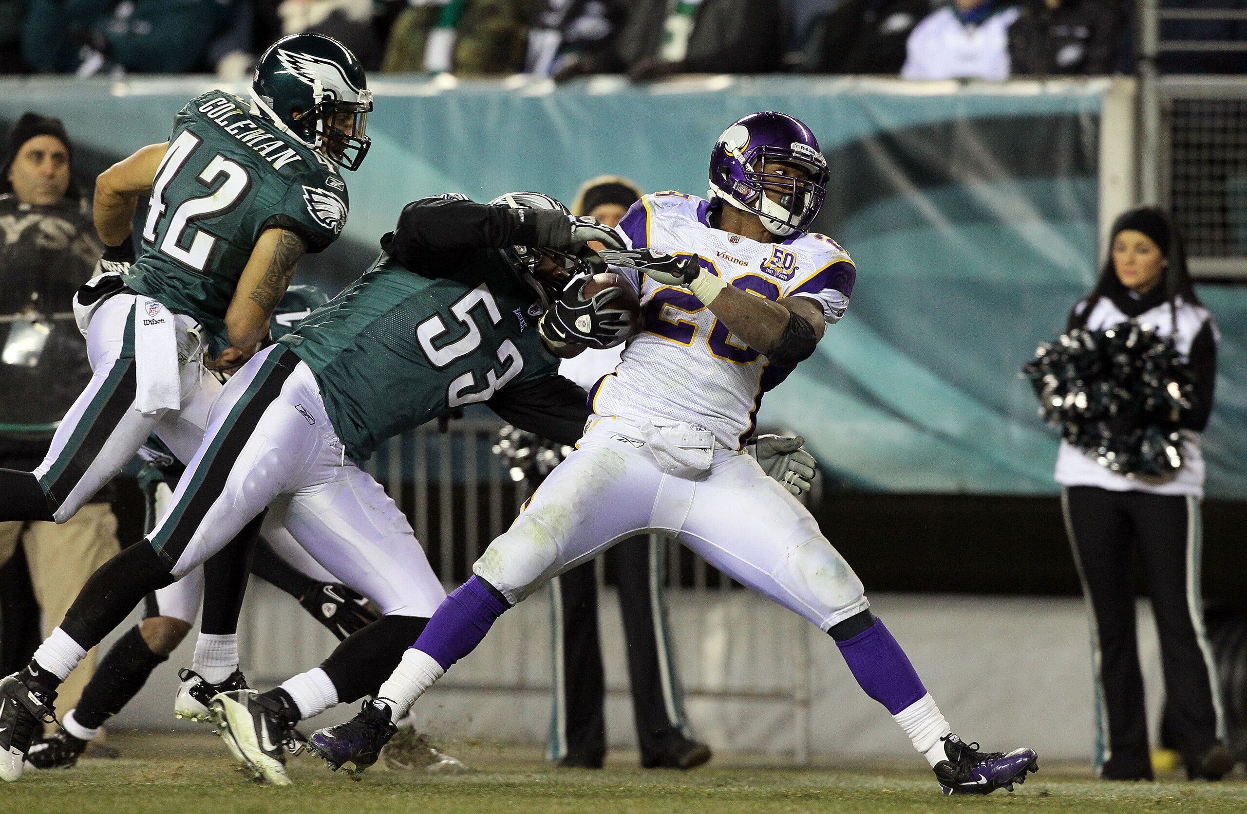 PHILADELPHIA, PA - DECEMBER 28:  Adrian Peterson #28 of the Minnesota Vikings runs against the Philadelphia Eagles at Lincoln Financial Field on December 26, 2010 in Philadelphia, Pennsylvania.  (Photo by Jim McIsaac/Getty Images)