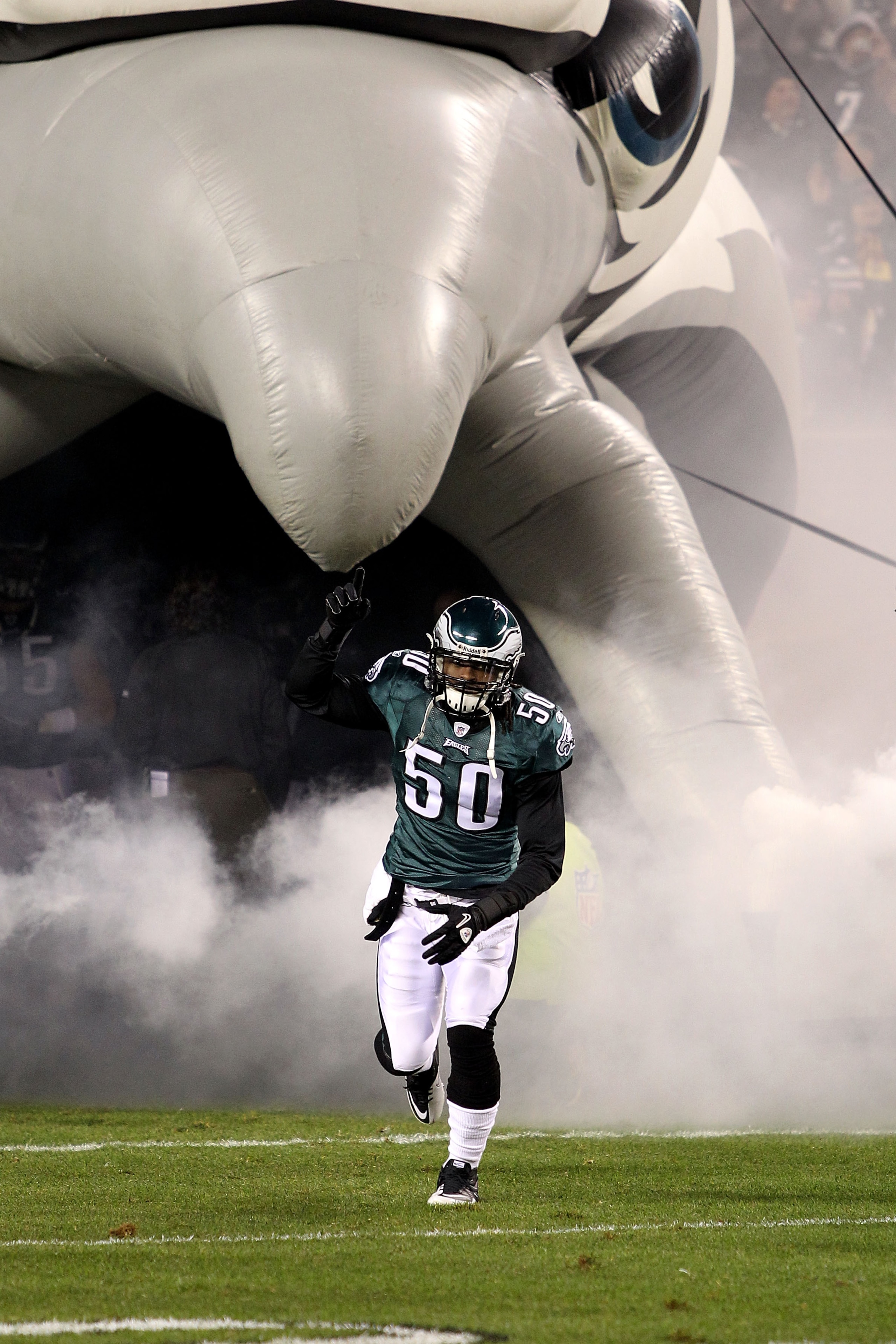 PHILADELPHIA, PA - DECEMBER 02: Ernie Sims #50 of the Philadelphia Eagles takes the field during player introductions against the Houston Texans at Lincoln Financial Field on December 2, 2010 in Philadelphia, Pennsylvania. (Photo by Chris Chambers/Getty PHILADELPHIA, PA - DECEMBER 02: Ernie Sims #50 of the Philadelphia Eagles takes the field during player introductions against the Houston Texans at Lincoln Financial Field on December 2, 2010 in Philadelphia, Pennsylvania. (Photo by Chris Chambers/Getty