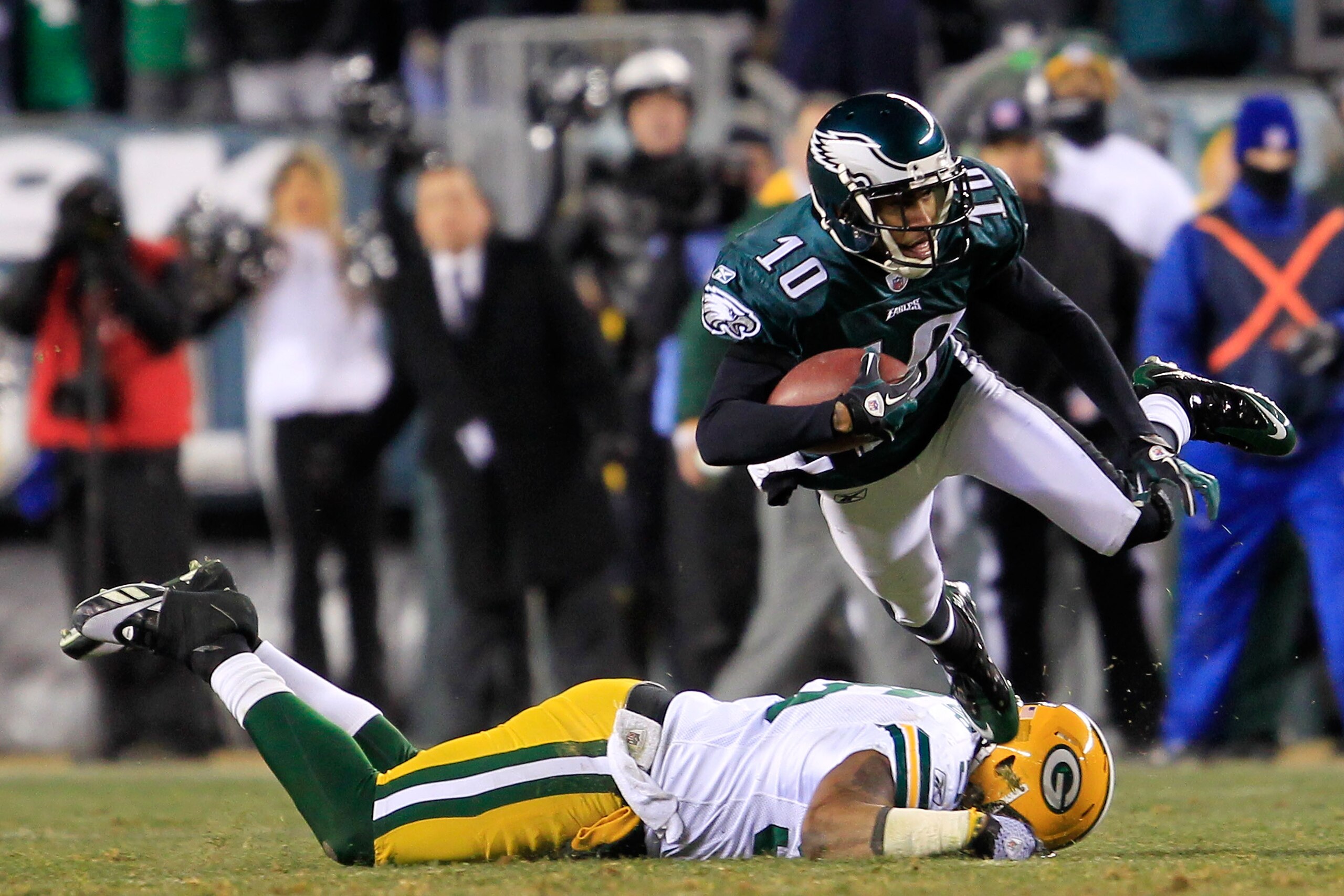 PHILADELPHIA, PA - JANUARY 09: DeSean Jackson #10 of the Philadelphia Eagles runs down field against Desmond Bishop #55 of the Green Bay Packers during the 2011 NFC wild card playoff game at Lincoln Financial Field on January 9, 2011 in Philadelphia, Pen PHILADELPHIA, PA - JANUARY 09: DeSean Jackson #10 of the Philadelphia Eagles runs down field against Desmond Bishop #55 of the Green Bay Packers during the 2011 NFC wild card playoff game at Lincoln Financial Field on January 9, 2011 in Philadelphia, Pen