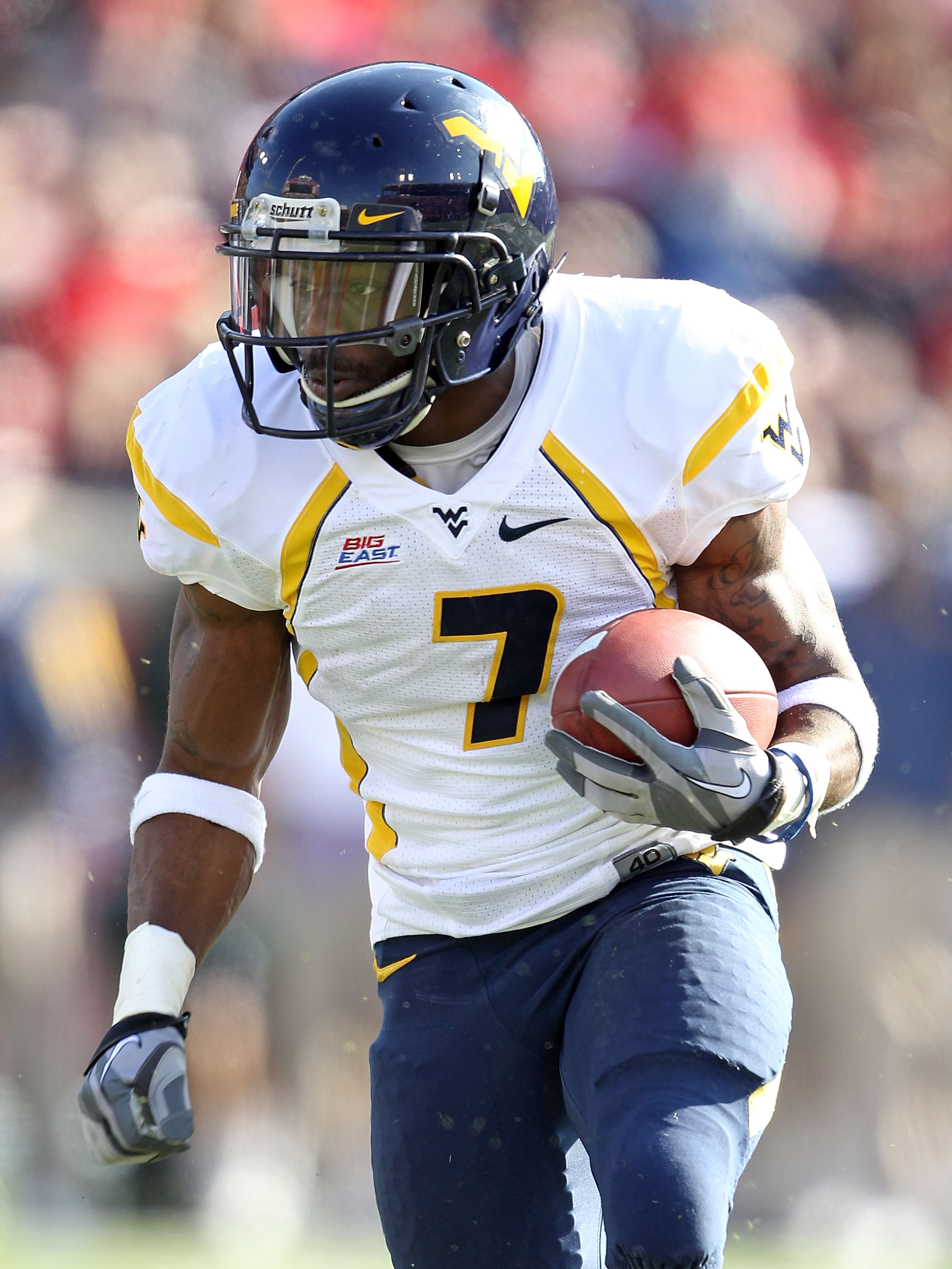 LOUISVILLE, KY - NOVEMBER 20: Noel Devine #7 of the West Virginia Mountaineers runs with the ball during the Big East Conference game against the Louisville Cardinals at Papa John's Cardinal Stadium on November 20, 2010 in Louisville, Kentucky. (Photo b LOUISVILLE, KY - NOVEMBER 20: Noel Devine #7 of the West Virginia Mountaineers runs with the ball during the Big East Conference game against the Louisville Cardinals at Papa John's Cardinal Stadium on November 20, 2010 in Louisville, Kentucky. (Photo b