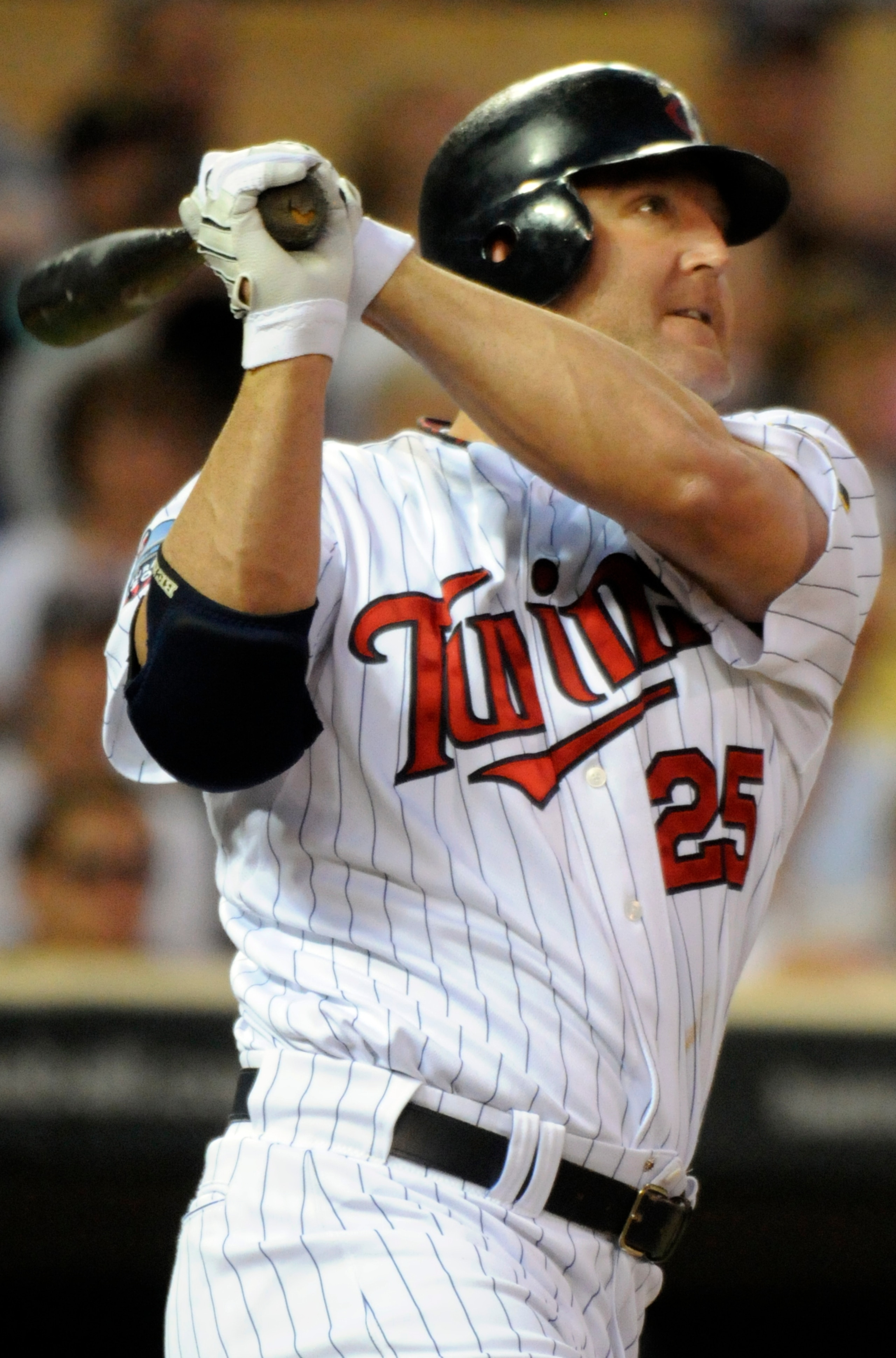 MINNEAPOLIS, MN - MAY 27: Jim Thome #25 of the Minnesota Twins hits a scarifice fly to score Orlando Hudson #1 in the fifth inning against the New York Yankees during their game on May 27, 2010 at Target Field in Minneapolis, Minnesota. The Twins defeated