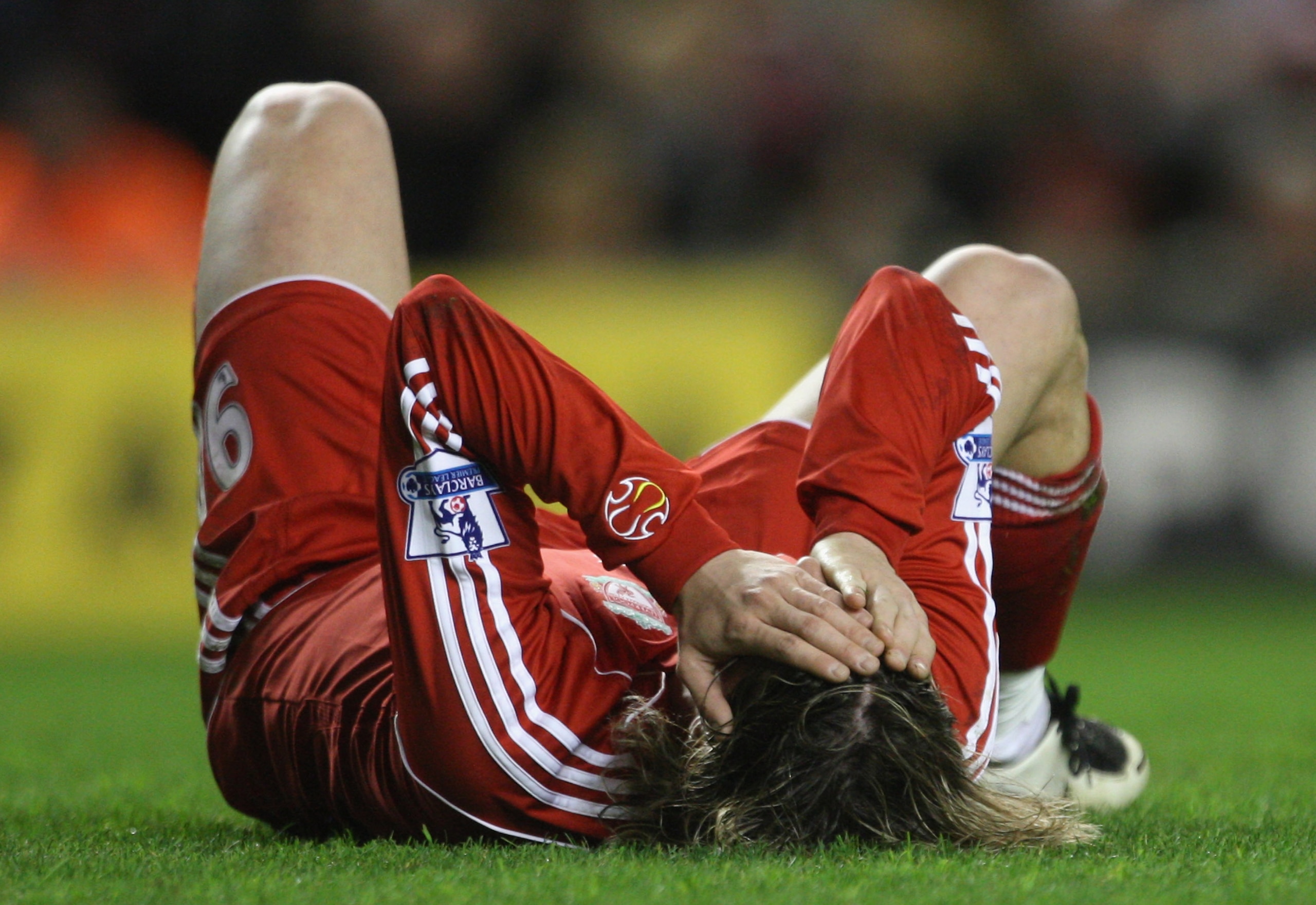 LIVERPOOL, UNITED KINGDOM - FEBRUARY 02: Fernando Torres of Liverpool lies on the pitch in pain during the Barclays Premier League match between Liverpool and Sunderland at Anfield on February 2, 2008 in Liverpool, England. (Photo by Laurence Griffiths/G LIVERPOOL, UNITED KINGDOM - FEBRUARY 02: Fernando Torres of Liverpool lies on the pitch in pain during the Barclays Premier League match between Liverpool and Sunderland at Anfield on February 2, 2008 in Liverpool, England. (Photo by Laurence Griffiths/G