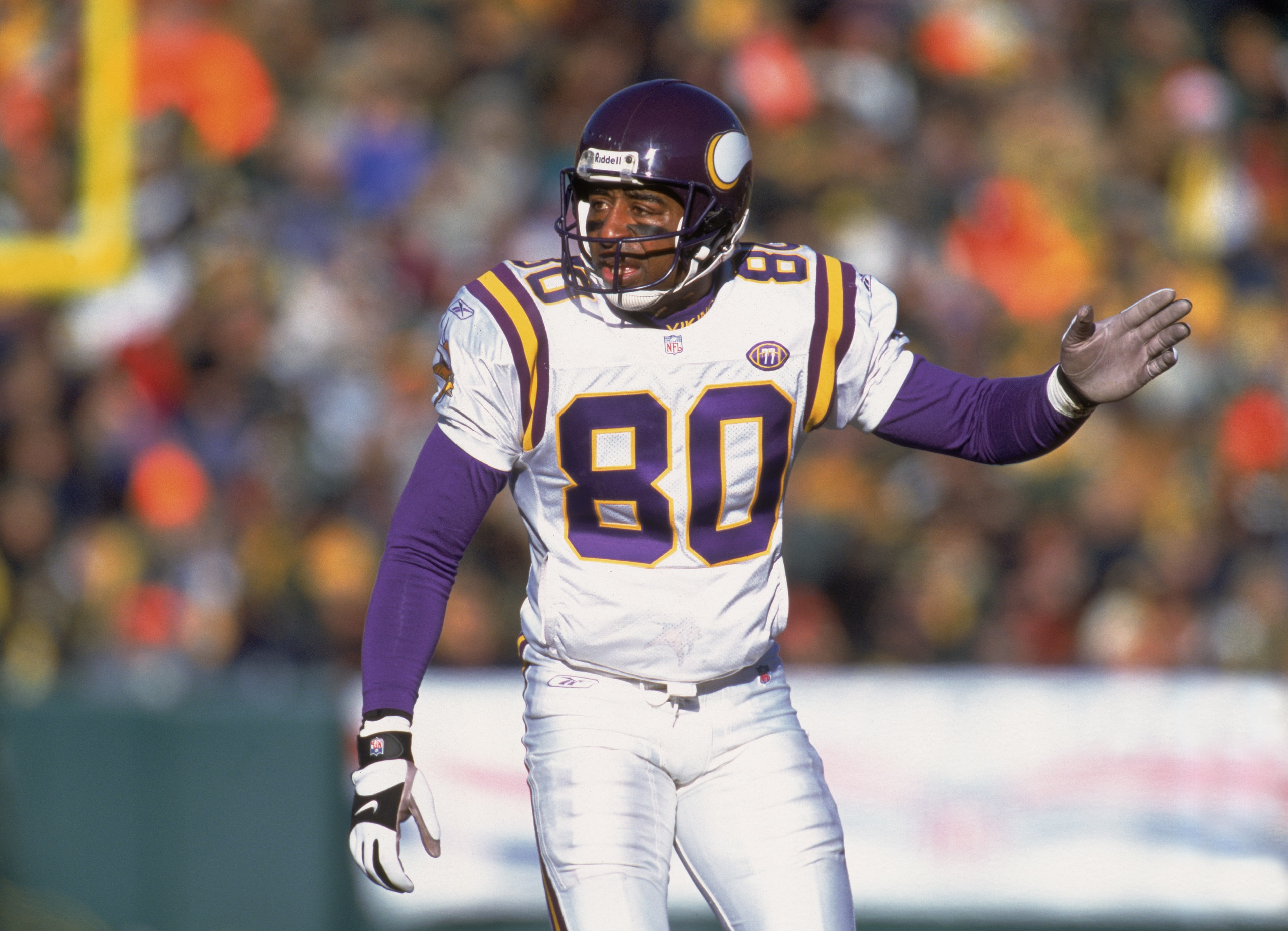 30 Dec 2001:  Wide Receiver Cris Carter #80 of the Minnesota Vikings stands ready on the line against the Green Bay Packers during the NFL game at Lambeau Field in Green Bay, Wisconsin.  The Packers defeated the Vikings 24-13.  Mandatory Credit:  Jonathan