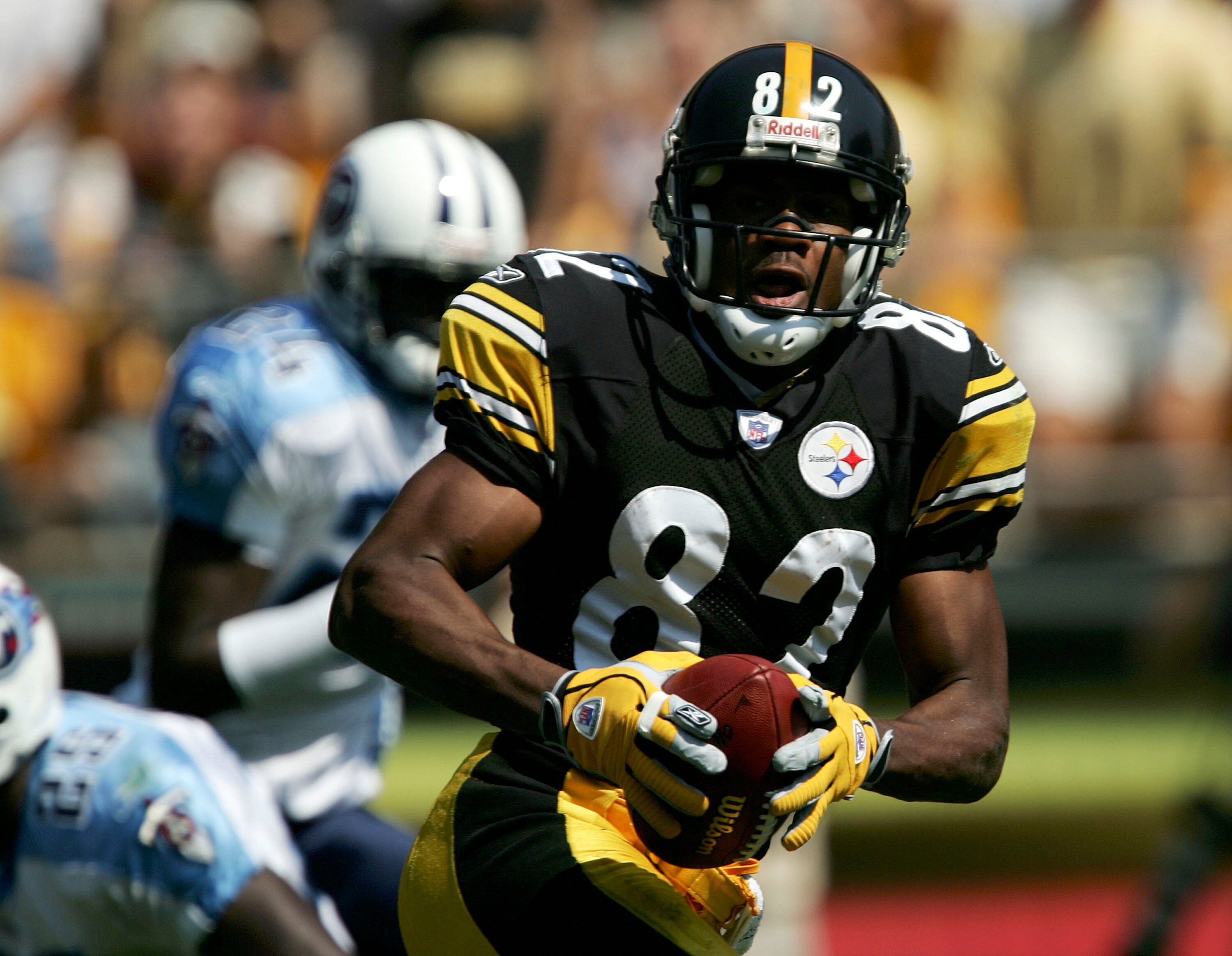 PITTSBURGH - SEPTEMBER 11: Receiver Antwaan Randel El #82 of the Pittsburgh Steelers outruns the Tennessee Titan defense on a 63 yard touchdown pass from Ben Roethlisberger #7 in the second quarter on September 11, 2005 at Heinz Field in Pittsburgh, Penns