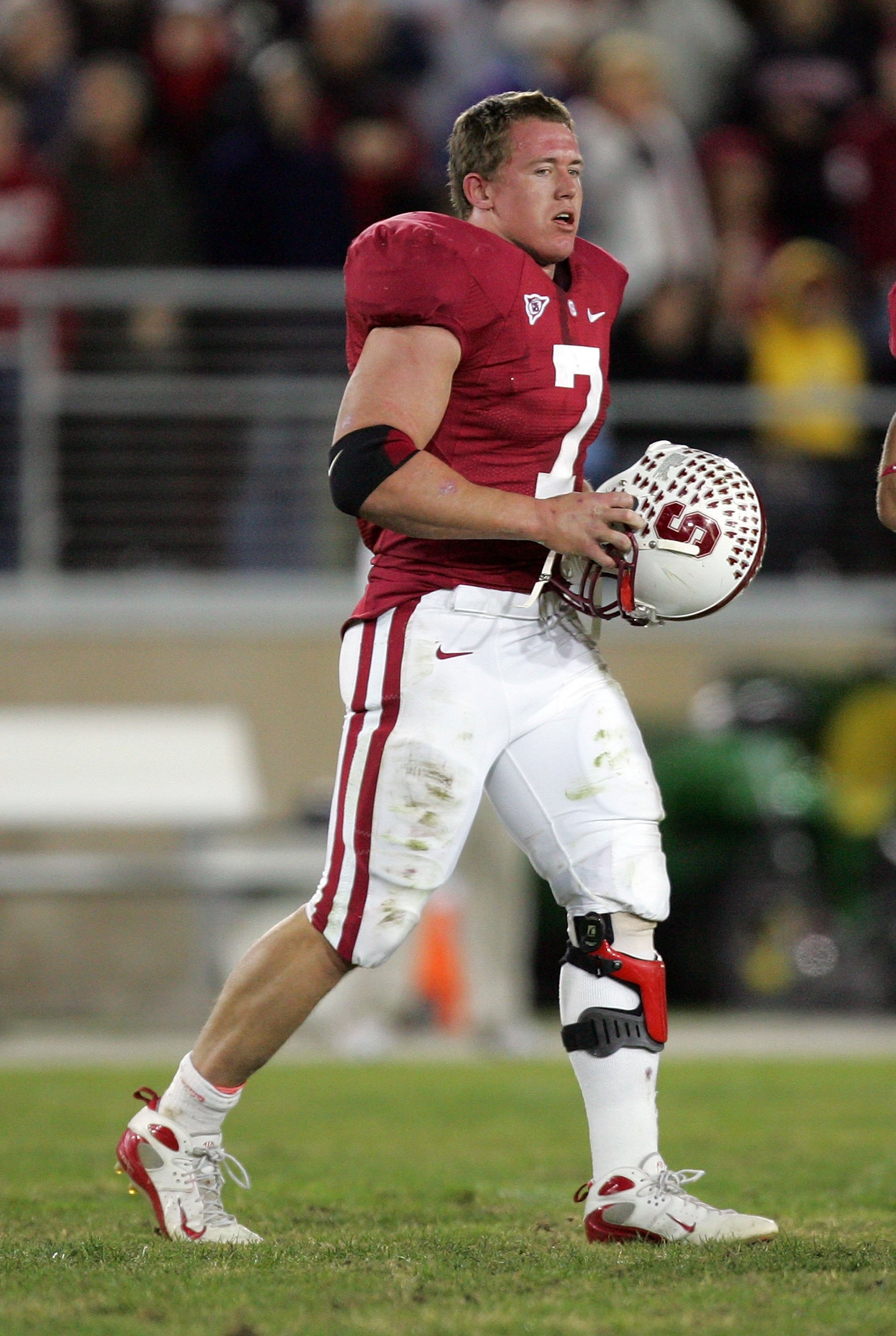 PALO ALTO, CA - NOVEMBER 28:  Toby Gerhart #7 of the Stanford Cardinal walks onto the field during their game against the Notre Dame Fighting Irish at Stanford Stadium on November 28, 2009 in Palo Alto, California.  (Photo by Ezra Shaw/Getty Images)