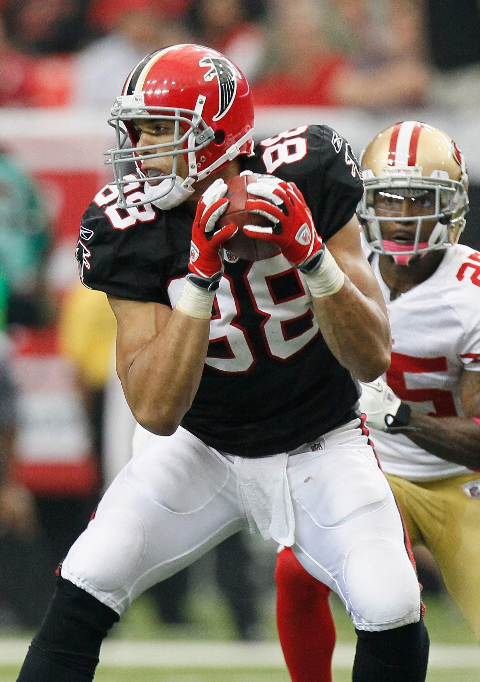 ATLANTA - OCTOBER 03:  Tony Gonzalez #88 of the Atlanta Falcons against the San Francisco 49ers at Georgia Dome on October 3, 2010 in Atlanta, Georgia.  (Photo by Kevin C. Cox/Getty Images)