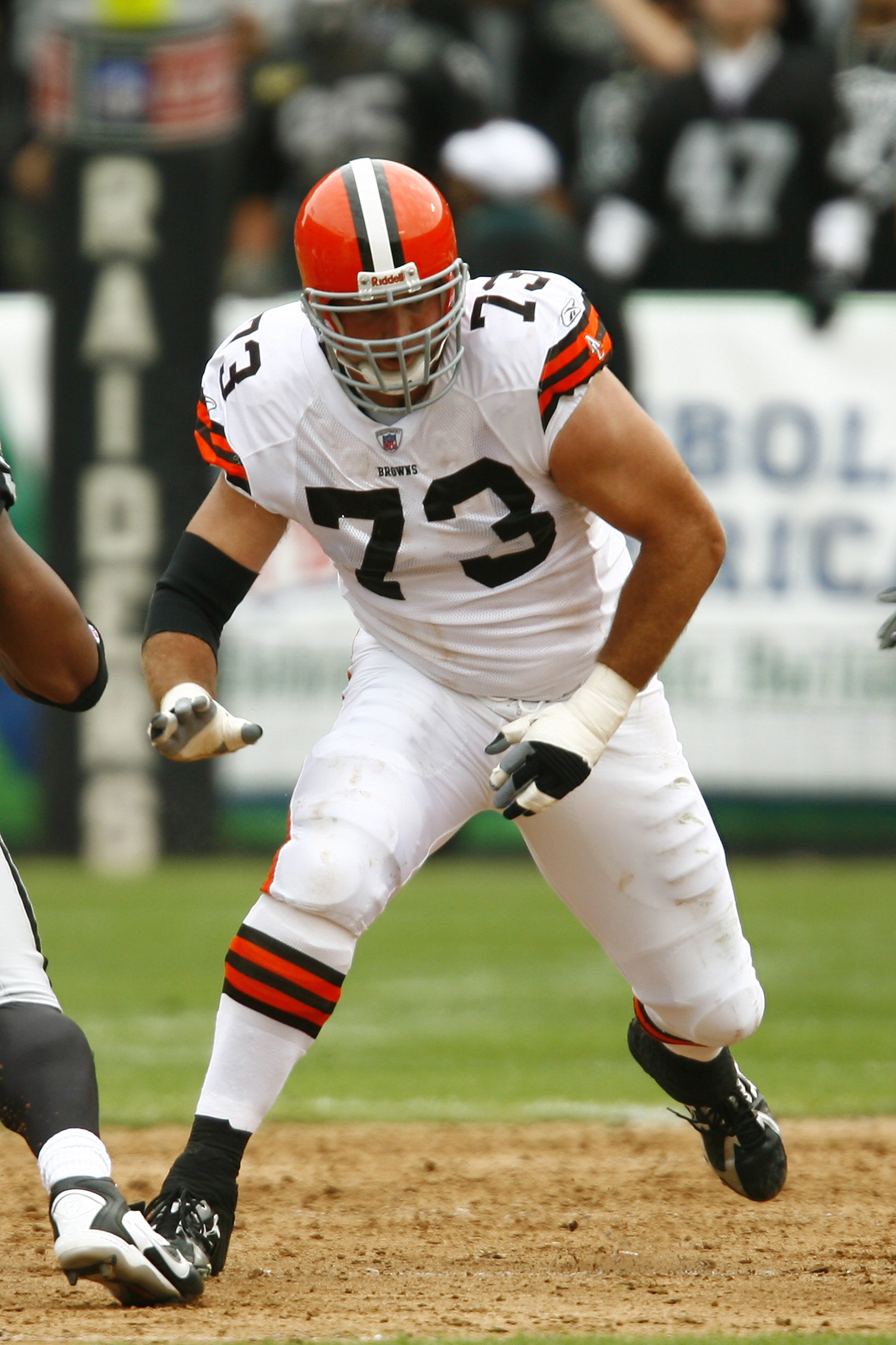 OAKLAND, CA - SEPTEMBER 23:  Tackle Joe Thomas #73 of the Cleveland Browns drops back to pass block against the Oakland Raiders during a 26-24 loss at McAfee Coliseum on September 23, 2007 in Oakand, California.  (Photo by Kevin Terrell/Getty Images)