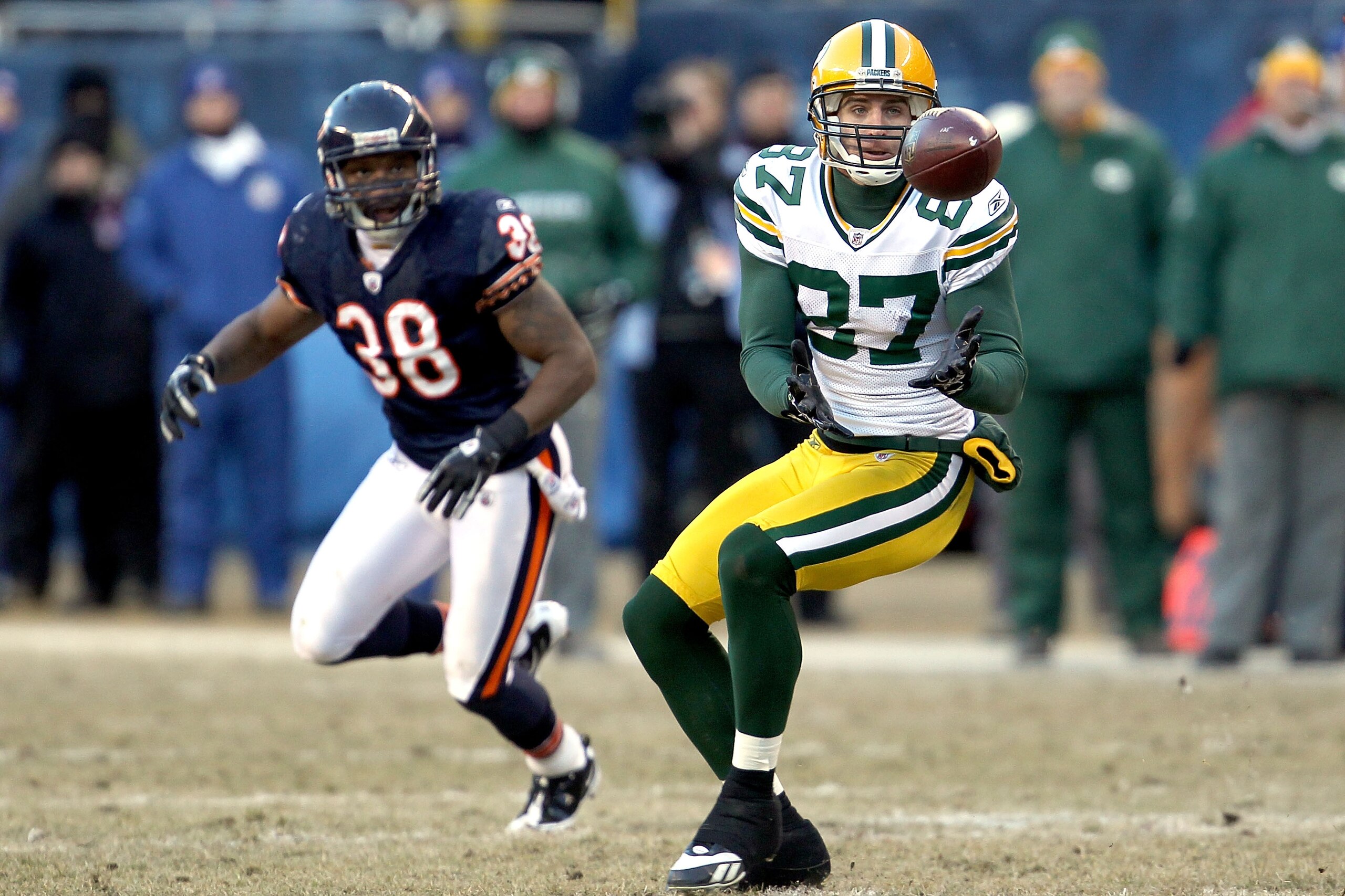 CHICAGO, IL - JANUARY 23:  Wide receiver Jordy Nelson #87 of the Green Bay Packers catches a pass in front of Danieal Manning #38 of the Chicago Bears in the third quarter in the NFC Championship Game at Soldier Field on January 23, 2011 in Chicago, Illin