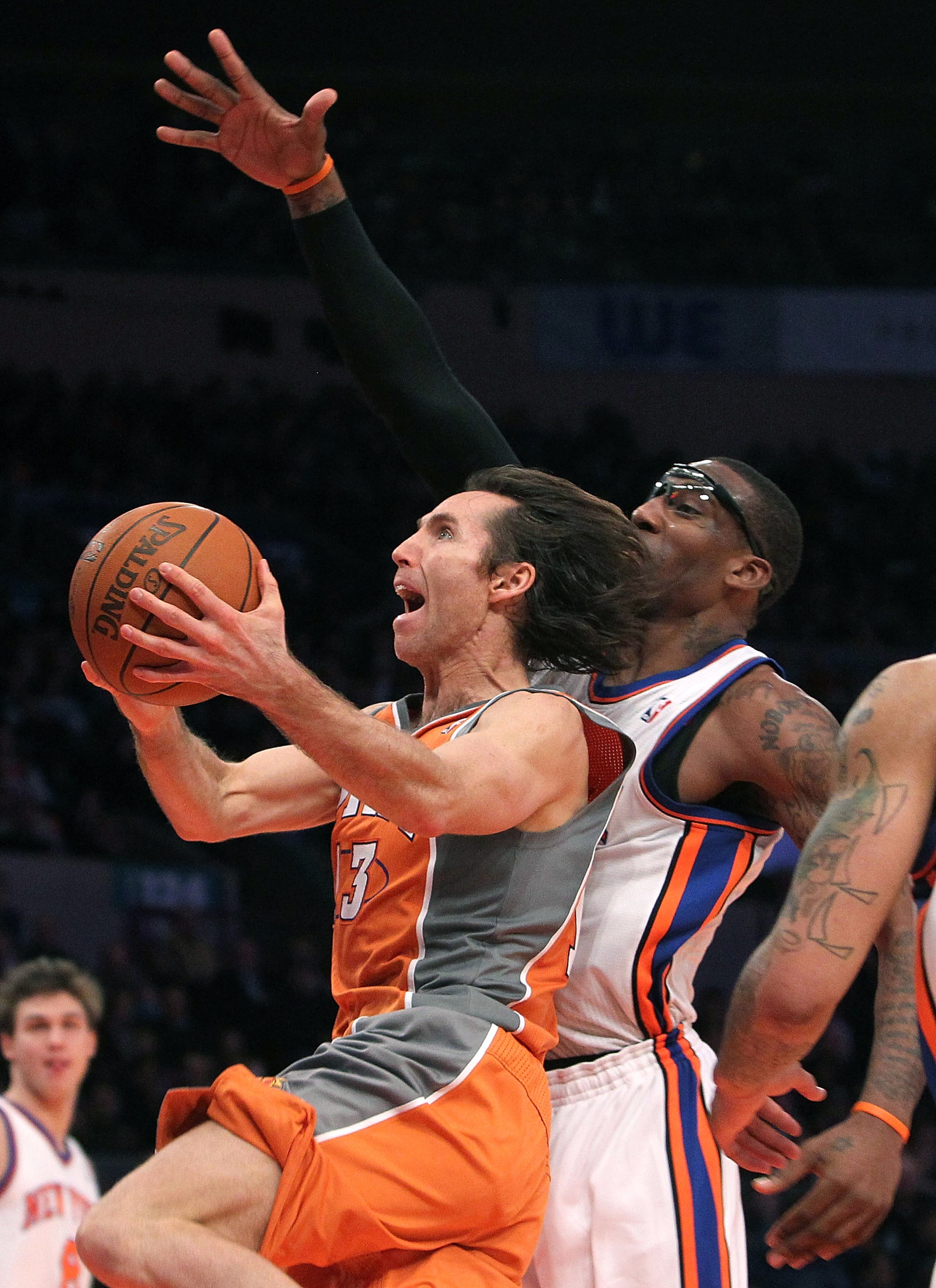 NEW YORK, NY - JANUARY 17: Steve Nash #13 of the Phoenix Suns drives to the basket against Amar'e Stoudemire #1 of the New York Knicks at Madison Square Garden on January 17, 2011 in New York City. NOTE TO USER: User expressly acknowledges and agrees tha NEW YORK, NY - JANUARY 17: Steve Nash #13 of the Phoenix Suns drives to the basket against Amar'e Stoudemire #1 of the New York Knicks at Madison Square Garden on January 17, 2011 in New York City. NOTE TO USER: User expressly acknowledges and agrees tha