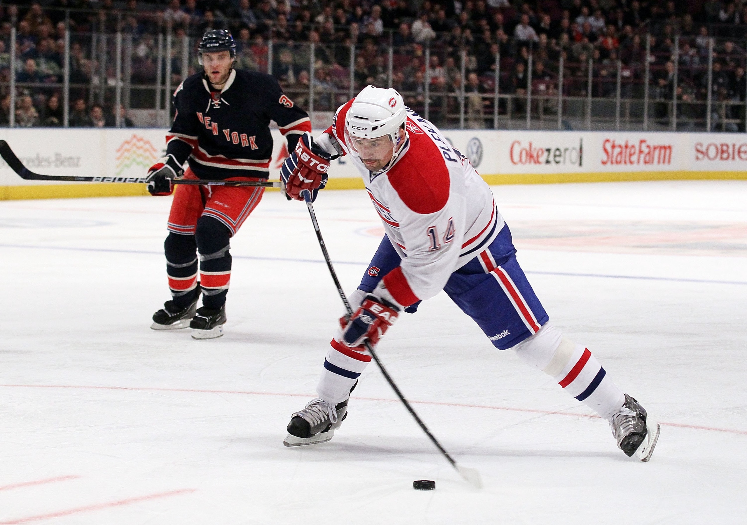 NEW YORK, NY - JANUARY 11:  Tomas Plekanec #14 of the Montreal Canadiens skates against the New York Rangers on January 11, 2011 at Madison Square Garden in New York City. Montreal defeated the Rangers 2-1.  (Photo by Jim McIsaac/Getty Images)