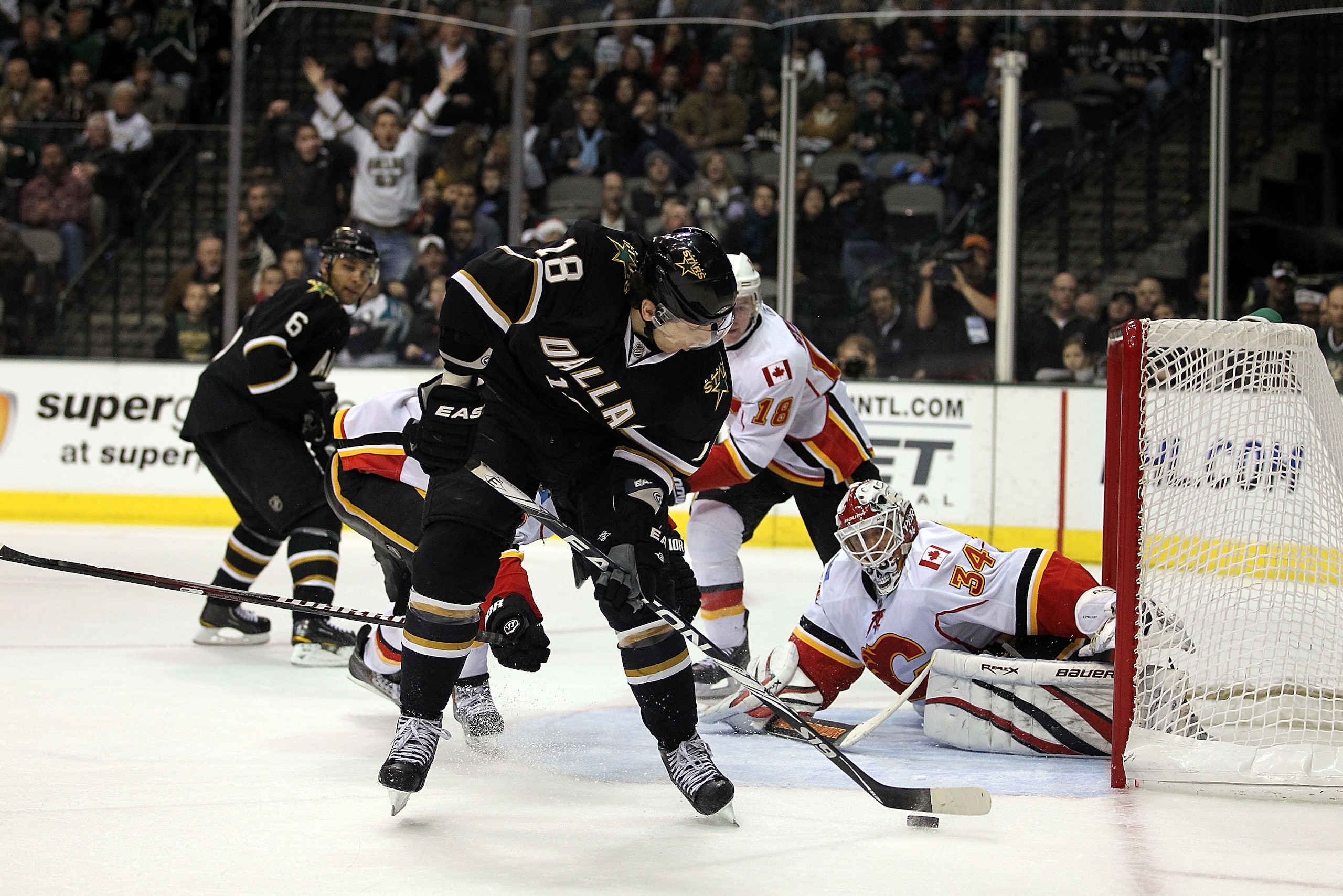 DALLAS, TX - DECEMBER 23:  James Neal #18 of the Dallas Stars at American Airlines Center on December 23, 2010 in Dallas, Texas.  (Photo by Ronald Martinez/Getty Images)