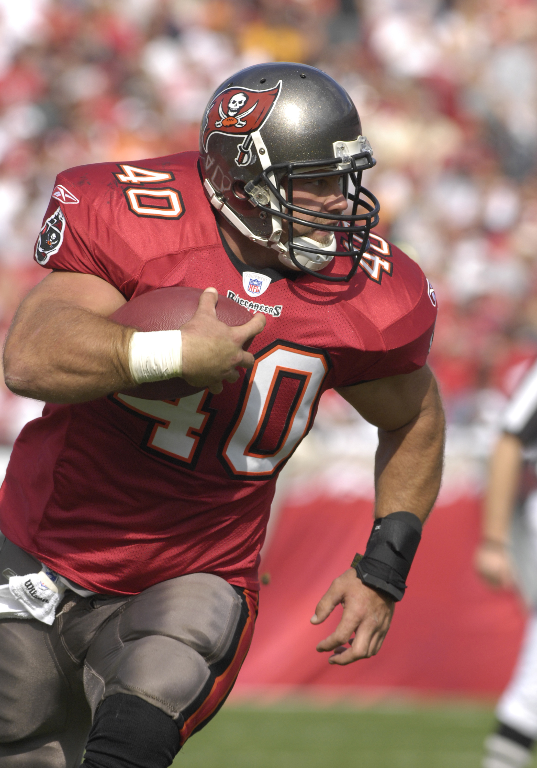 Mike Alstott of the Tampa Bay Buccaneers carries the ball as he is News  Photo - Getty Images