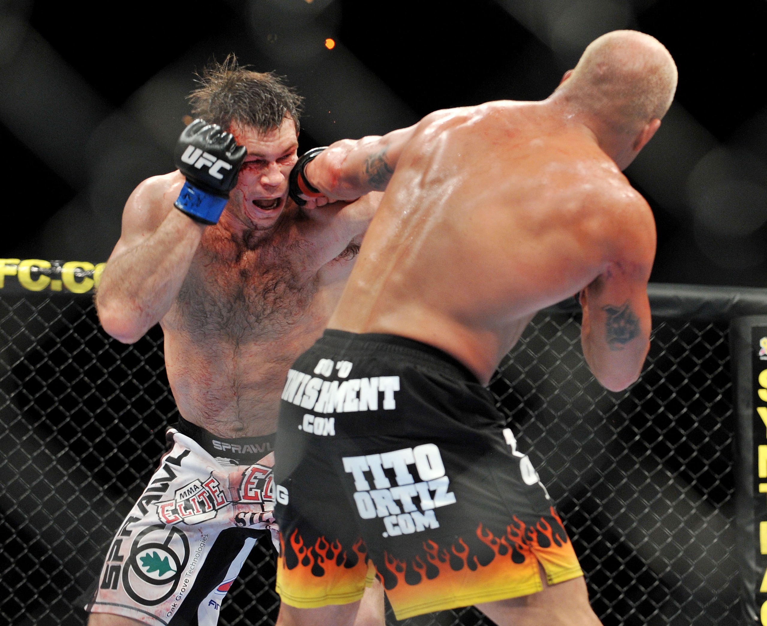 LAS VEGAS - NOVEMBER 21: Tito Ortiz (R) battles Forrest Griffin (L) during their Light Heavyweight Fight at the UFC 106 at Mandalay Bay Events Center on November 21, 2009 in Las Vegas, Nevada. (Photo by Jon Kopaloff/Getty Images)