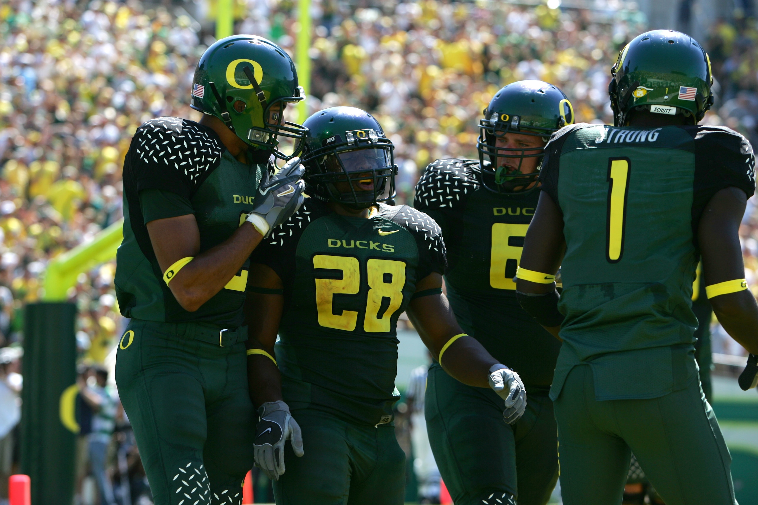 EUGENE, OR - SEPTEMBER 2: Running back Jonathan Stewart #28 of the Oregon Ducks celebrates a touchdown with teammates during the game against the Stanford Cardinal on September 2, 2006 at Autzen Stadium in Eugene, Oregon. The Ducks won 48-10. (Photo by EUGENE, OR - SEPTEMBER 2: Running back Jonathan Stewart #28 of the Oregon Ducks celebrates a touchdown with teammates during the game against the Stanford Cardinal on September 2, 2006 at Autzen Stadium in Eugene, Oregon. The Ducks won 48-10. (Photo by