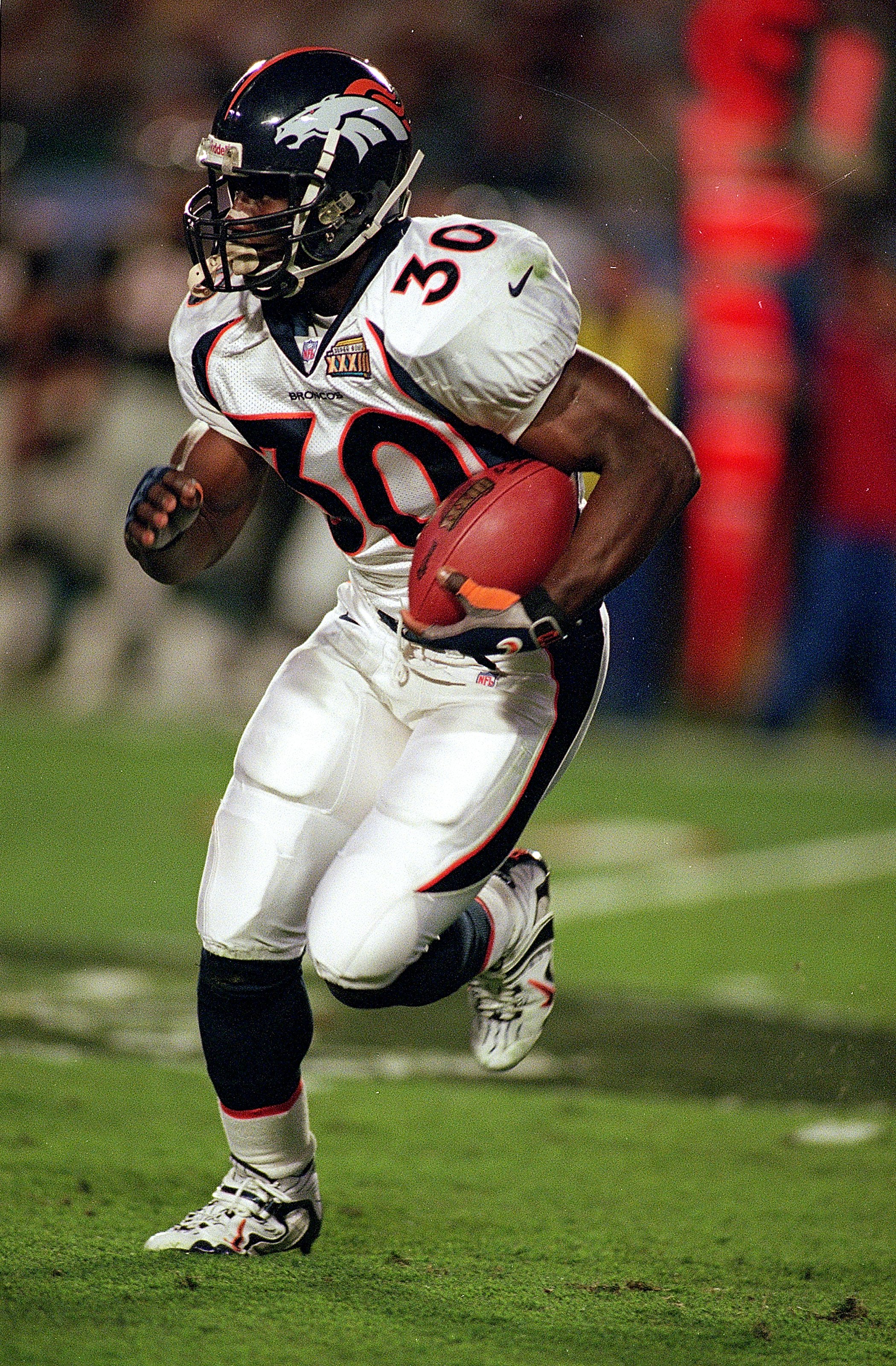 14 September 2003: Clinton Portis, #26, of the Denver Broncos runs with the  ball against the San Diego Chargers during a game at Qualcomm Stadium in  San Diego, CA. Mandatory Credit: Francis