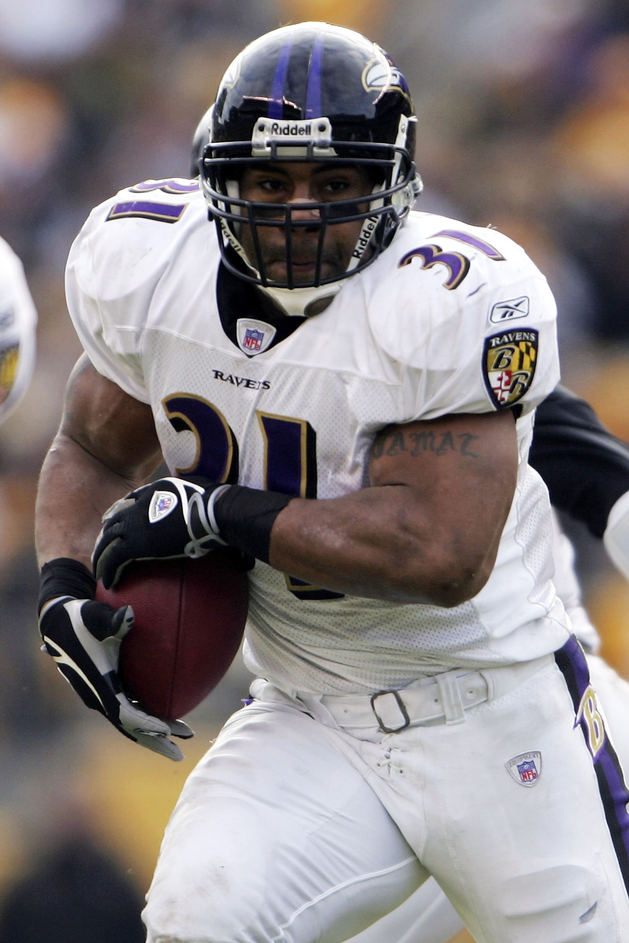 Super Bowl ring given to Jamal Lewis, former Baltimore Ravens RB, sells in  auction - ESPN