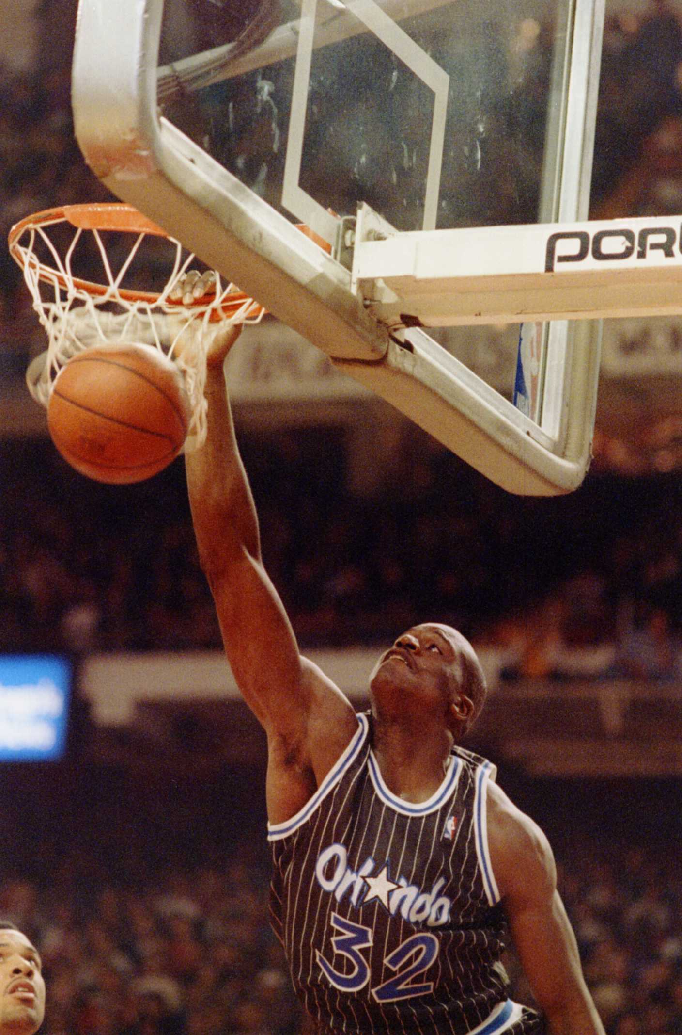 O'Neal over Olajuwon- 1994 NBA All-Star Game  Shaquille o'neal, Best nba  players, Nba legends