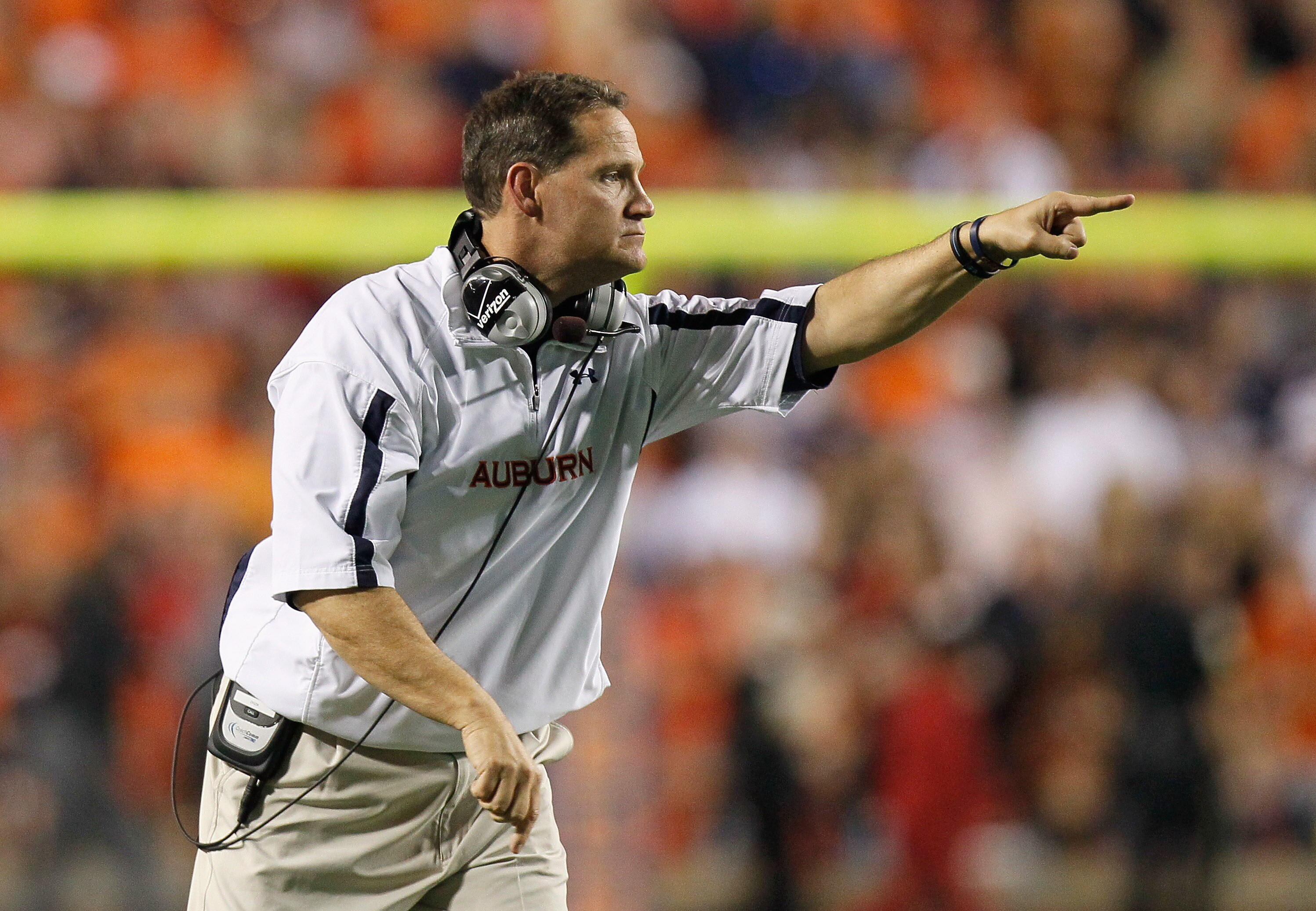 AUBURN, AL - NOVEMBER 13:  Head coach Gene Chizik of the Auburn Tigers points to his offense during the game against the Georgia Bulldogs at Jordan-Hare Stadium on November 13, 2010 in Auburn, Alabama.  (Photo by Kevin C. Cox/Getty Images)