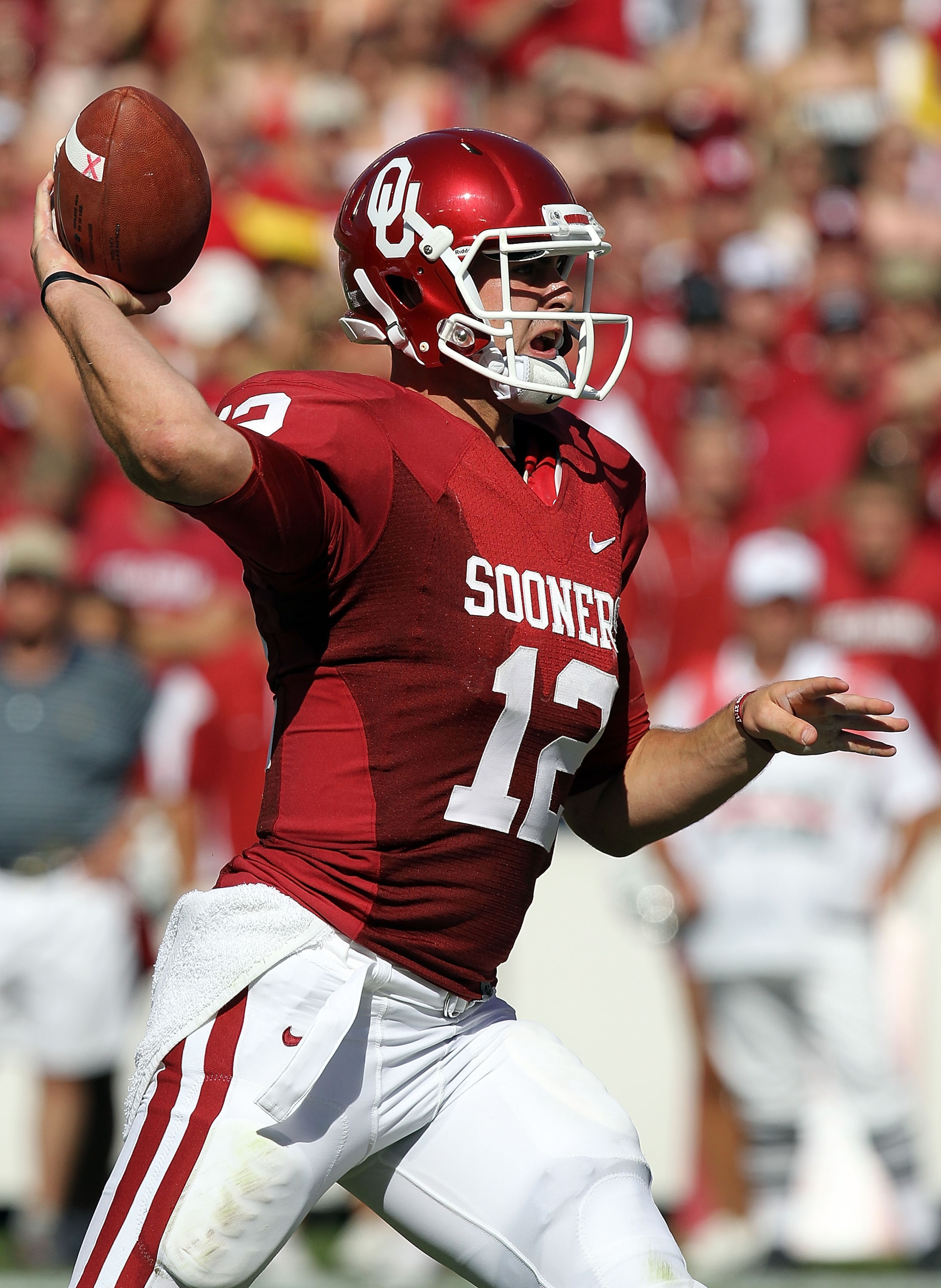 DALLAS - OCTOBER 02:  Quarterback Landry Jones #12 of the Oklahoma Sooners drops back to pass against the Texas Longhorns in the second quarter at the Cotton Bowl on October 2, 2010 in Dallas, Texas.  (Photo by Ronald Martinez/Getty Images)