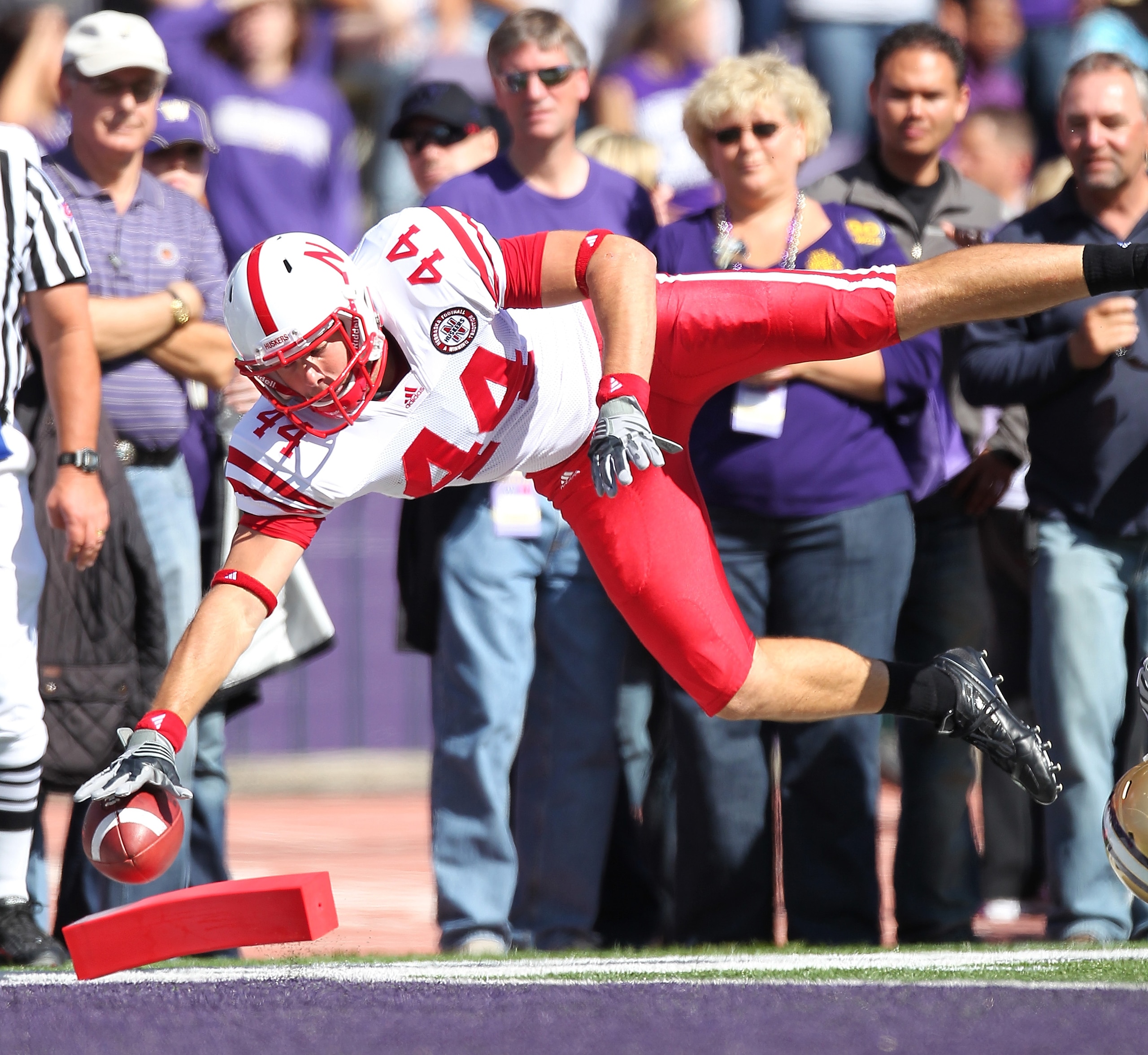 SEATTLE - SEPTEMBER 18: Tight end Mike McNeill #44 of the Nebraska Cornhuskers scores a touchdown in the first quarter against the Washington Huskies on September 18, 2010 at Husky Stadium in Seattle, Washington. The Cornhuskers defeated the Huskies 56-2 SEATTLE - SEPTEMBER 18: Tight end Mike McNeill #44 of the Nebraska Cornhuskers scores a touchdown in the first quarter against the Washington Huskies on September 18, 2010 at Husky Stadium in Seattle, Washington. The Cornhuskers defeated the Huskies 56-2
