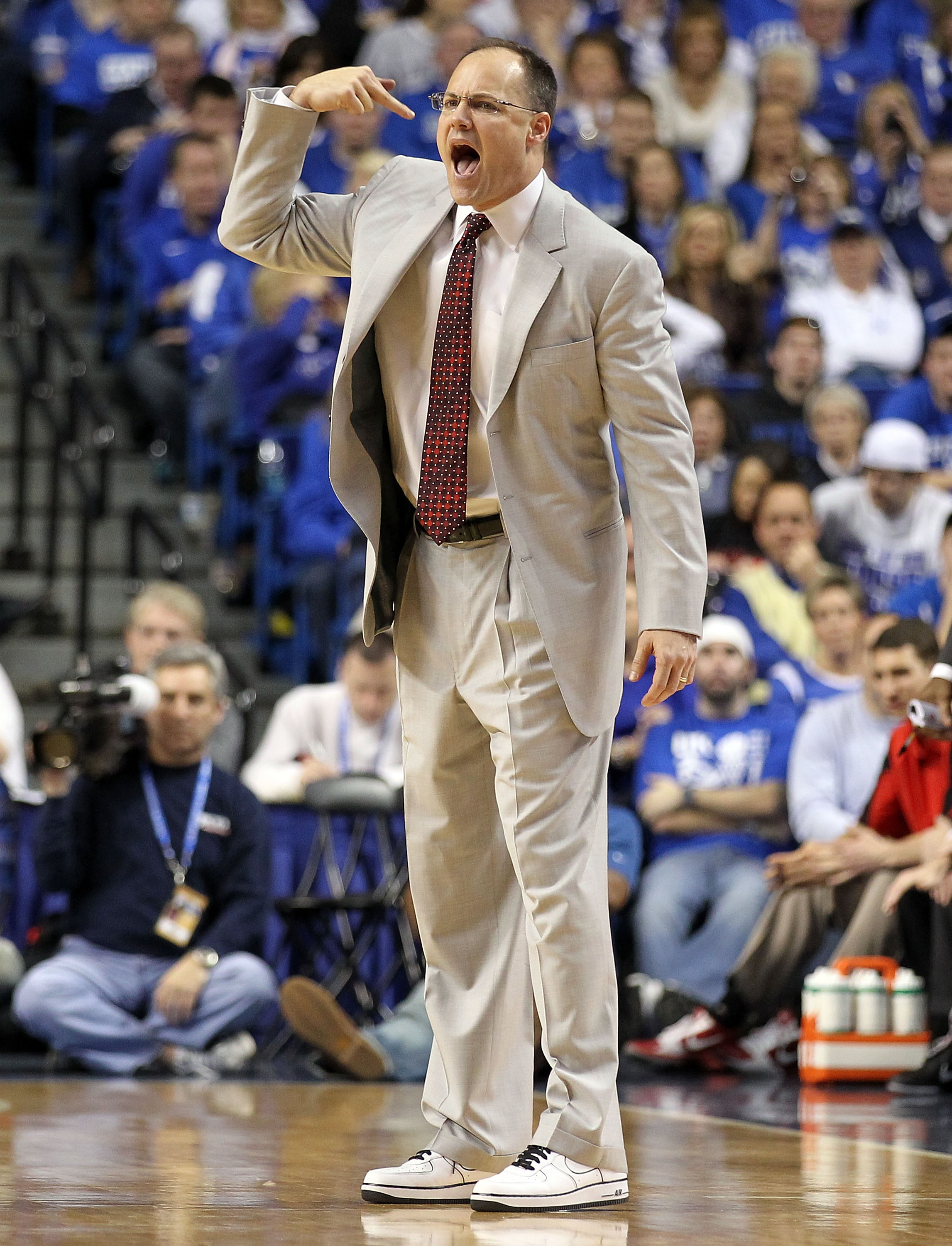 LEXINGTON, KY - JANUARY 29: Mark Fox the Head Coach of the Georgia Bulldogs gives instructions to his team during the SEC game against the Kentucky Wildcats at Rupp Arena on January 29, 2011 in Lexington, Kentucky. Kentucky won 66-60. (Photo by Andy Lyon