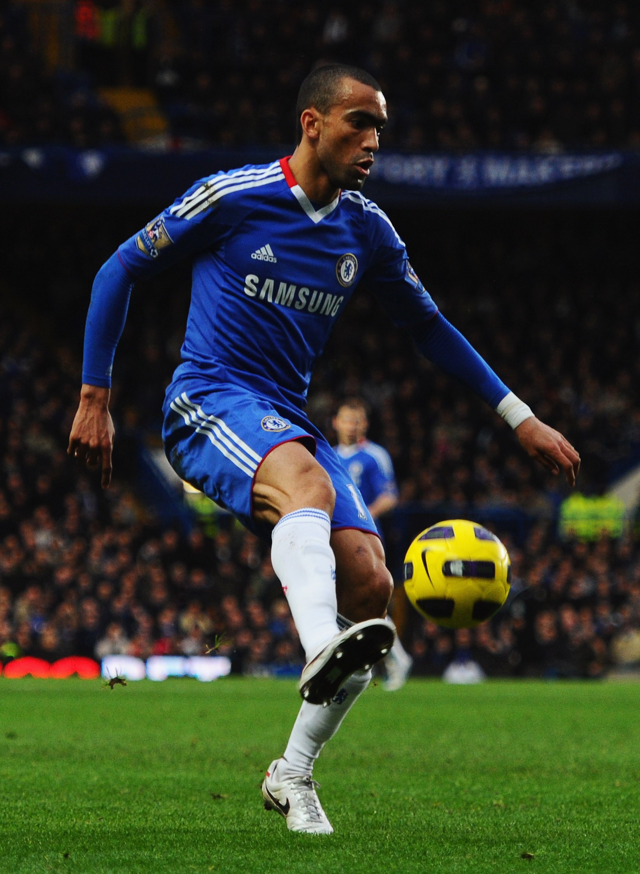 LONDON, ENGLAND - JANUARY 15:  Jose Bosingwa of Chelsea in action during the Barclays Premier League match between Chelsea and Blackburn Rovers at Stamford Bridge on January 15, 2011 in London, England.  (Photo by Mike Hewitt/Getty Images)