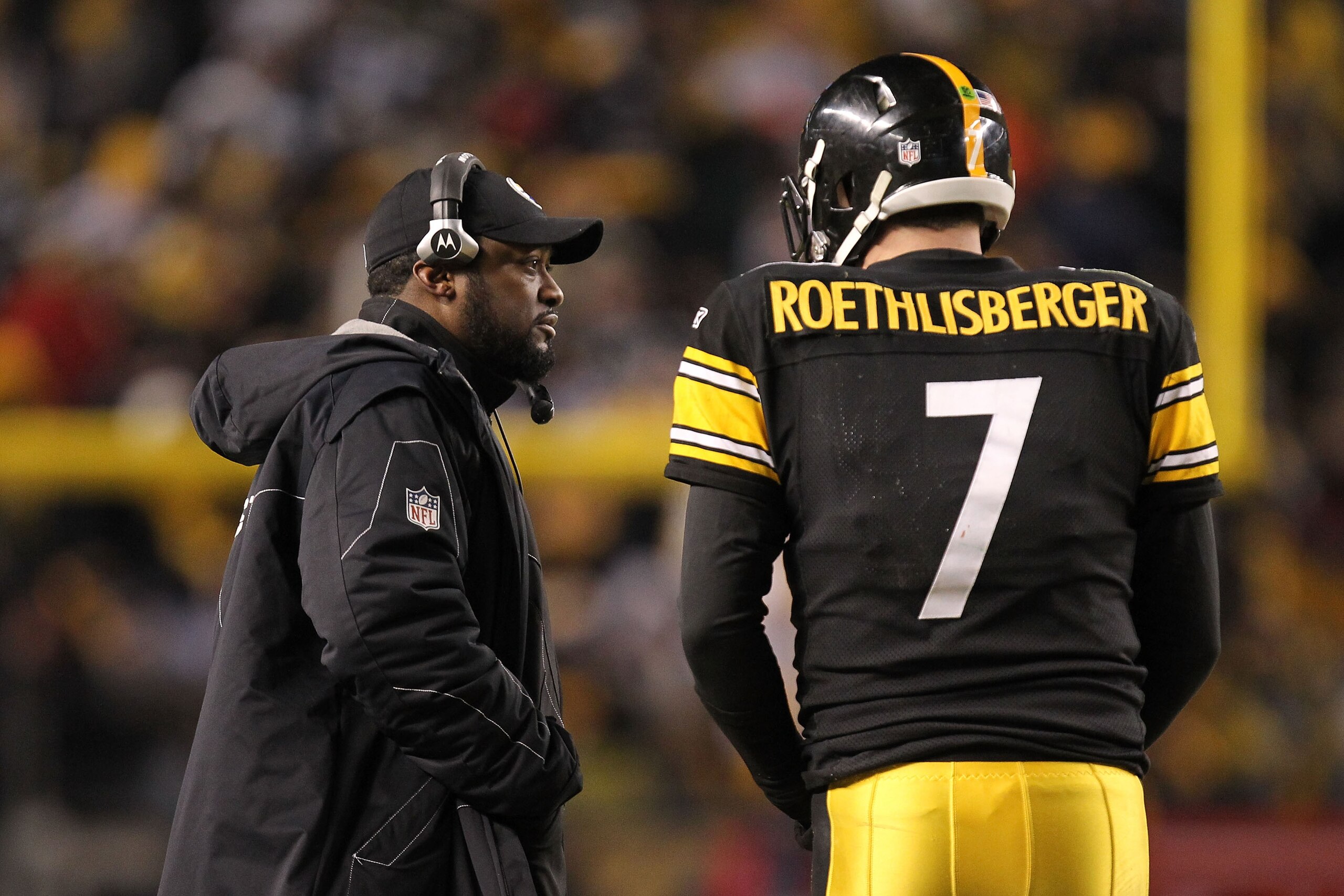 PITTSBURGH, PA - JANUARY 23:  Head coach Mike Tomlin of the Pittsburgh Steelers talks to Ben Roethlisberger #7 as they play the New York Jets in the 2011 AFC Championship game at Heinz Field on January 23, 2011 in Pittsburgh, Pennsylvania. The Steelers wo