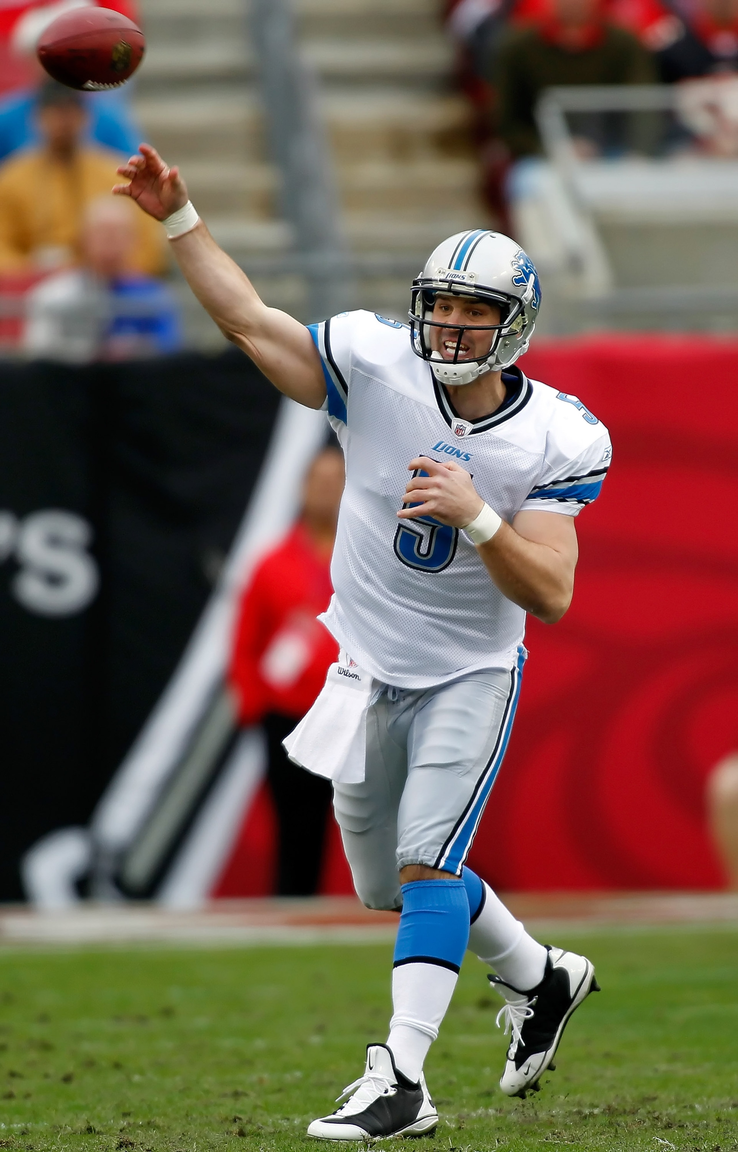 TAMPA, FL - DECEMBER 19: Quarterback Drew Stanton #5 of the Detroit Lions throws a pass against the Tampa Bay Buccaneers during the game at Raymond James Stadium on December 19, 2010 in Tampa, Florida. (Photo by J. Meric/Getty Images) TAMPA, FL - DECEMBER 19: Quarterback Drew Stanton #5 of the Detroit Lions throws a pass against the Tampa Bay Buccaneers during the game at Raymond James Stadium on December 19, 2010 in Tampa, Florida. (Photo by J. Meric/Getty Images)