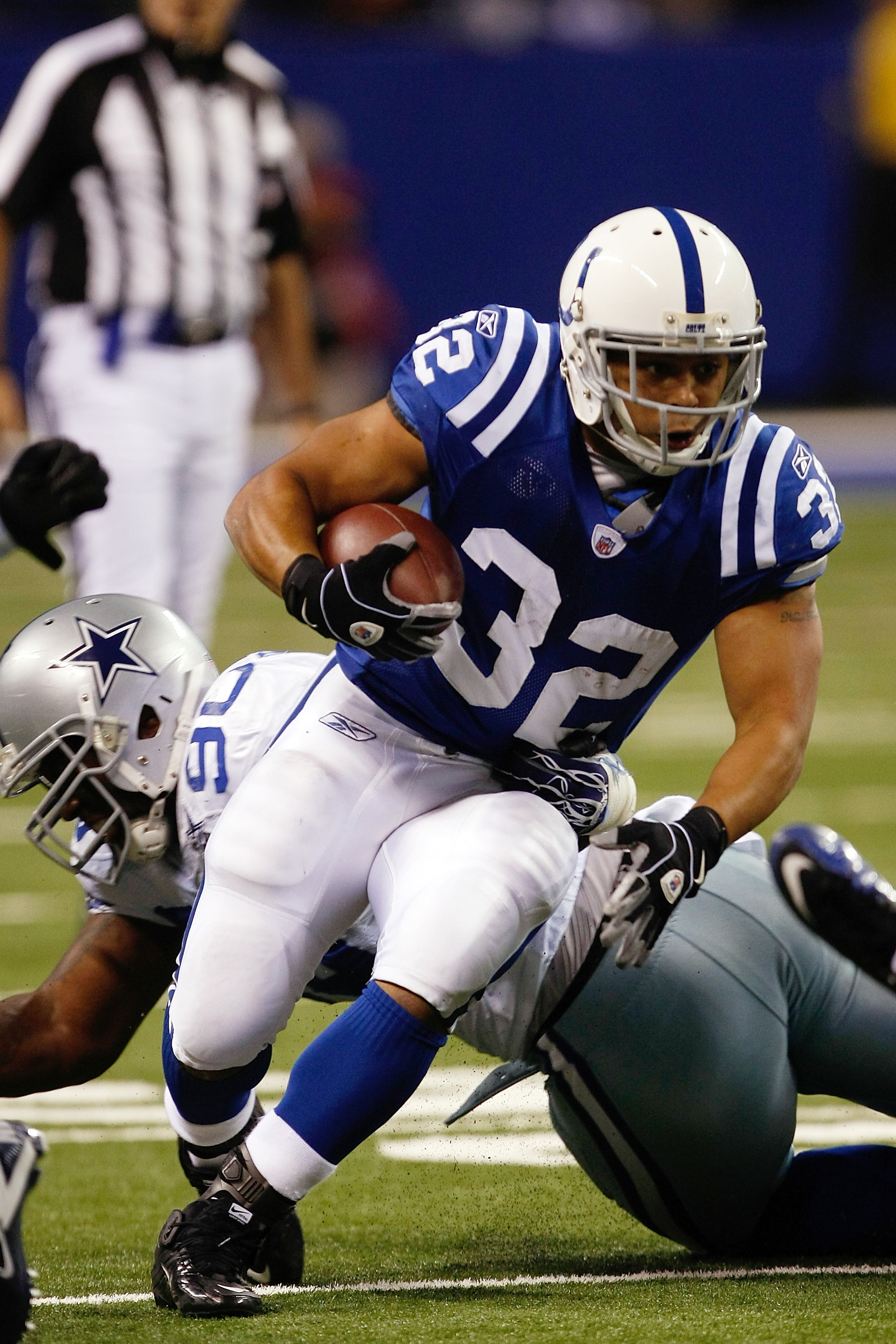 INDIANAPOLIS, IN - DECEMBER 05: Mike Hart #32 of the Indianapolis Colts runs against the Dallas Cowboys at Lucas Oil Stadium on December 5, 2010 in Indianapolis, Indiana. (Photo by Scott Boehm/Getty Images) INDIANAPOLIS, IN - DECEMBER 05: Mike Hart #32 of the Indianapolis Colts runs against the Dallas Cowboys at Lucas Oil Stadium on December 5, 2010 in Indianapolis, Indiana. (Photo by Scott Boehm/Getty Images)