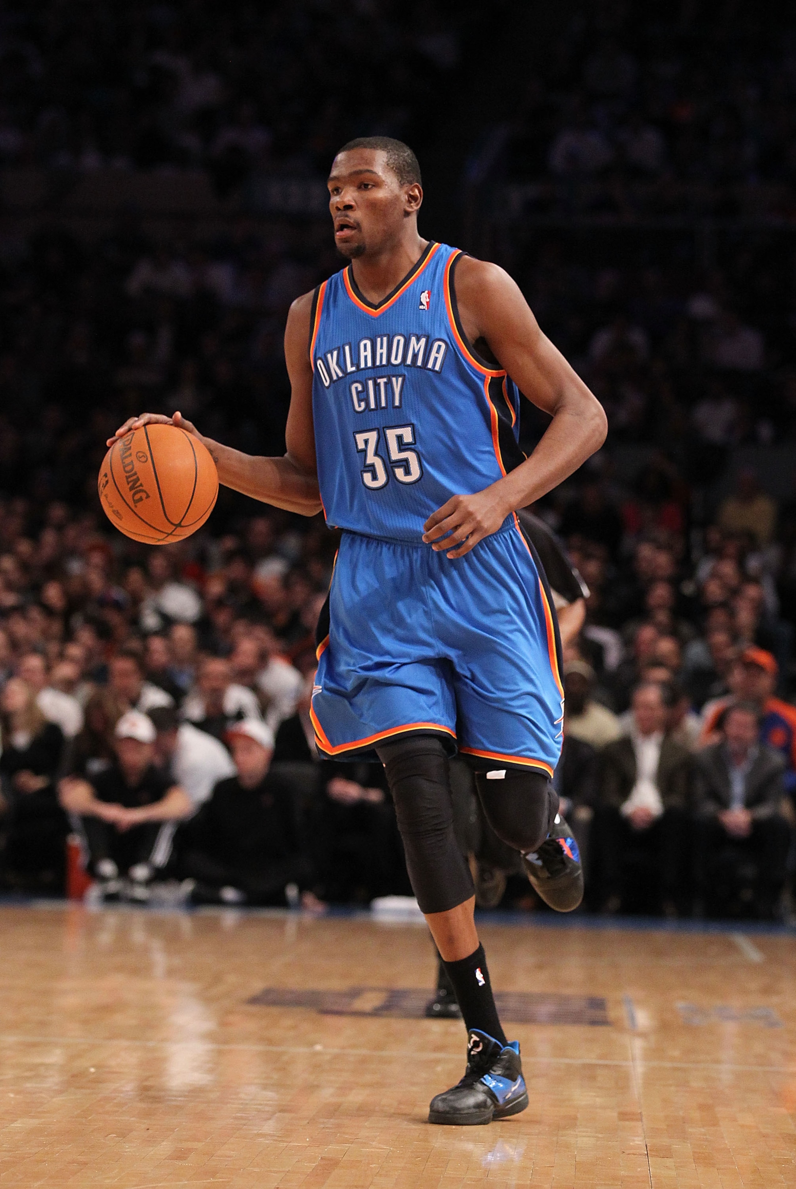 NEW YORK - DECEMBER 22: Kevin Durant of the Oklahoma City Thunder in action against the New York Knicks at Madison Square Garden on December 22, 2010 in New York, New York. NOTE TO USER: User expressly acknowledges and agrees that, by downloading and/o NEW YORK - DECEMBER 22: Kevin Durant of the Oklahoma City Thunder in action against the New York Knicks at Madison Square Garden on December 22, 2010 in New York, New York. NOTE TO USER: User expressly acknowledges and agrees that, by downloading and/o